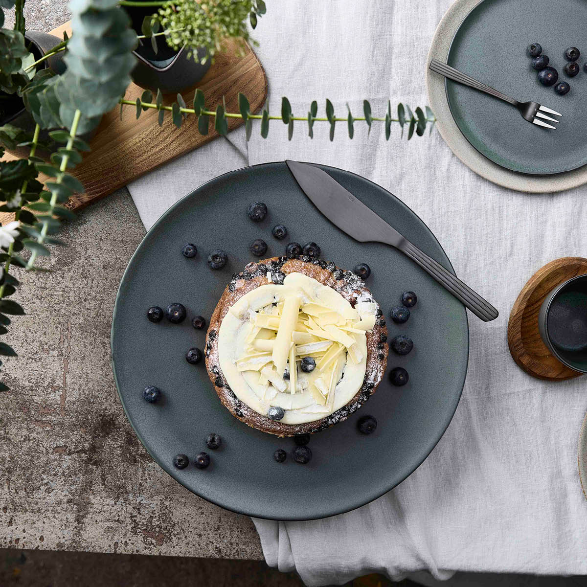 Aida RAW tårtkniv 28,7 cm Mattsvart