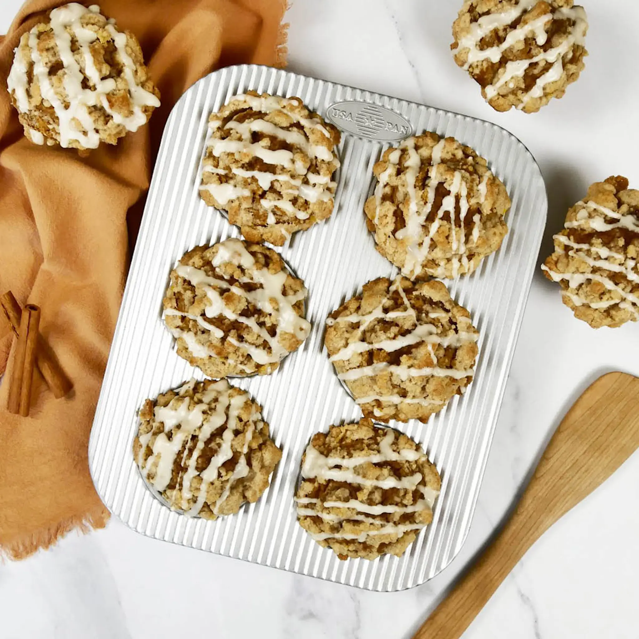 USA Pan Muffinssivuoka 6 muffinssia alumiinipinnoitettu teräs