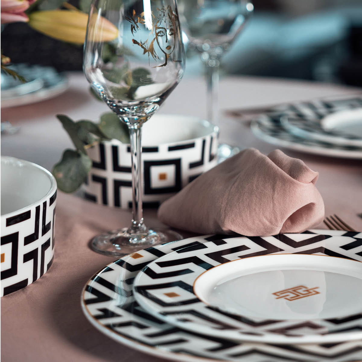 Carolina Gynning DECO Black Lautanen 29 cm