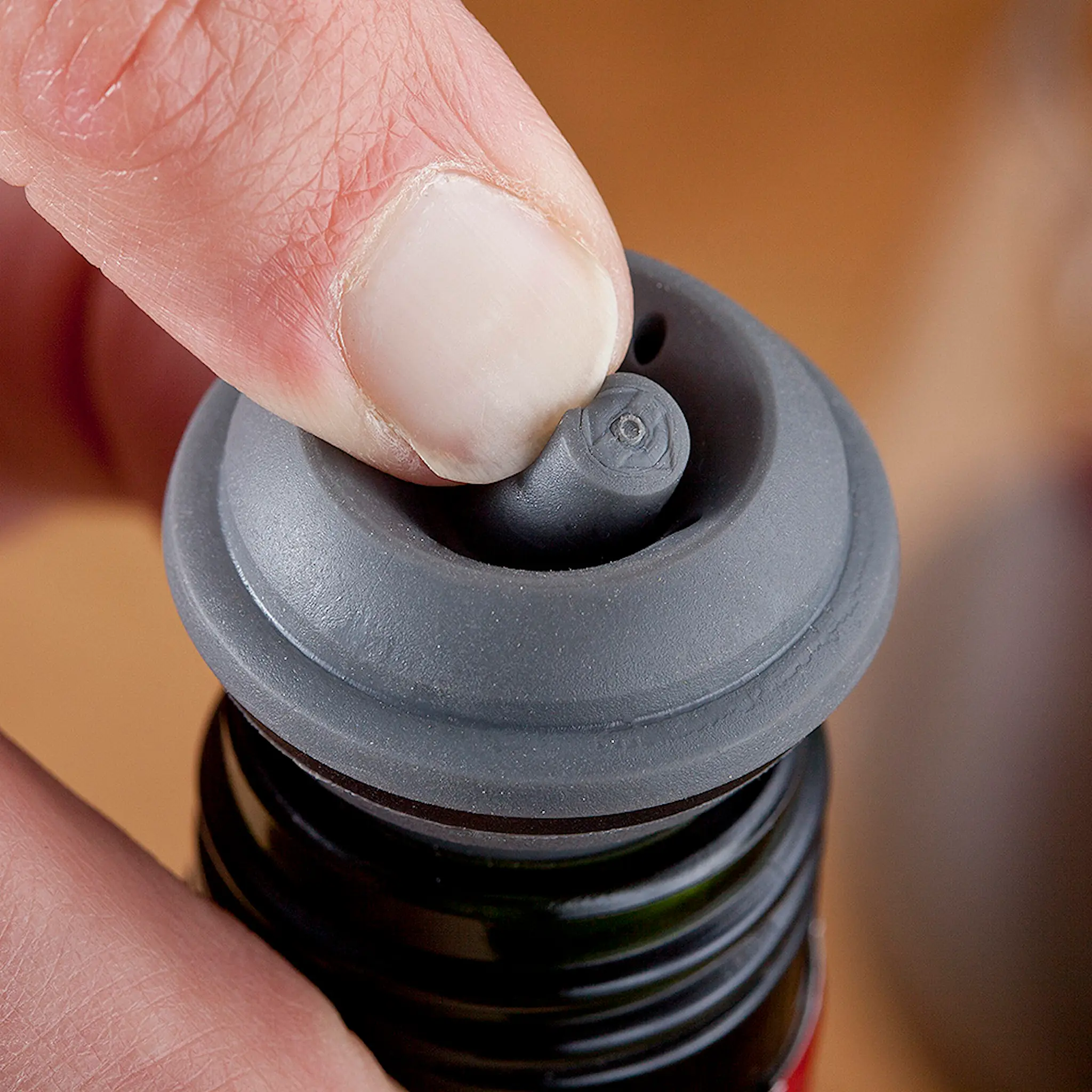 Vacu Vin Wine Saver J-hook Viinipumppu Musta