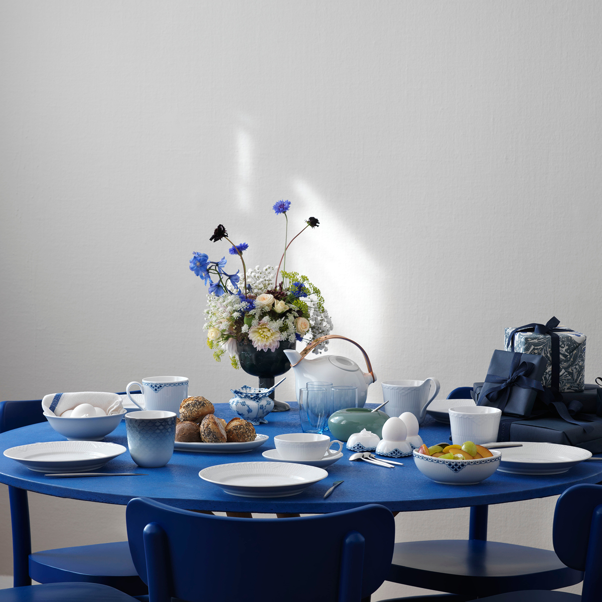 Royal Copenhagen White Fluted Half Lace Kopp med högt handtag 33 cl