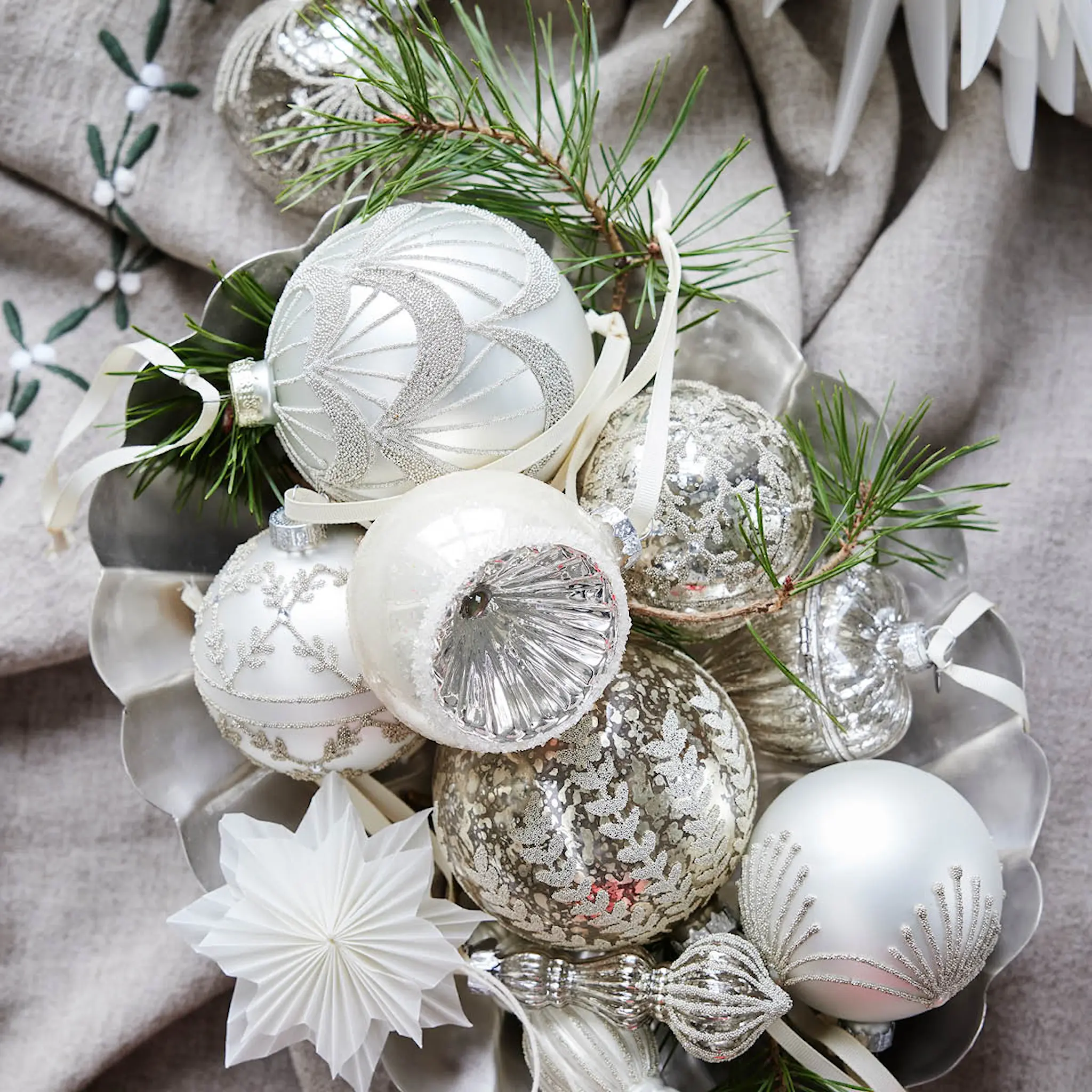 Lene Bjerre Perline Joulupallo 8 cm Hopea/Kirkas
