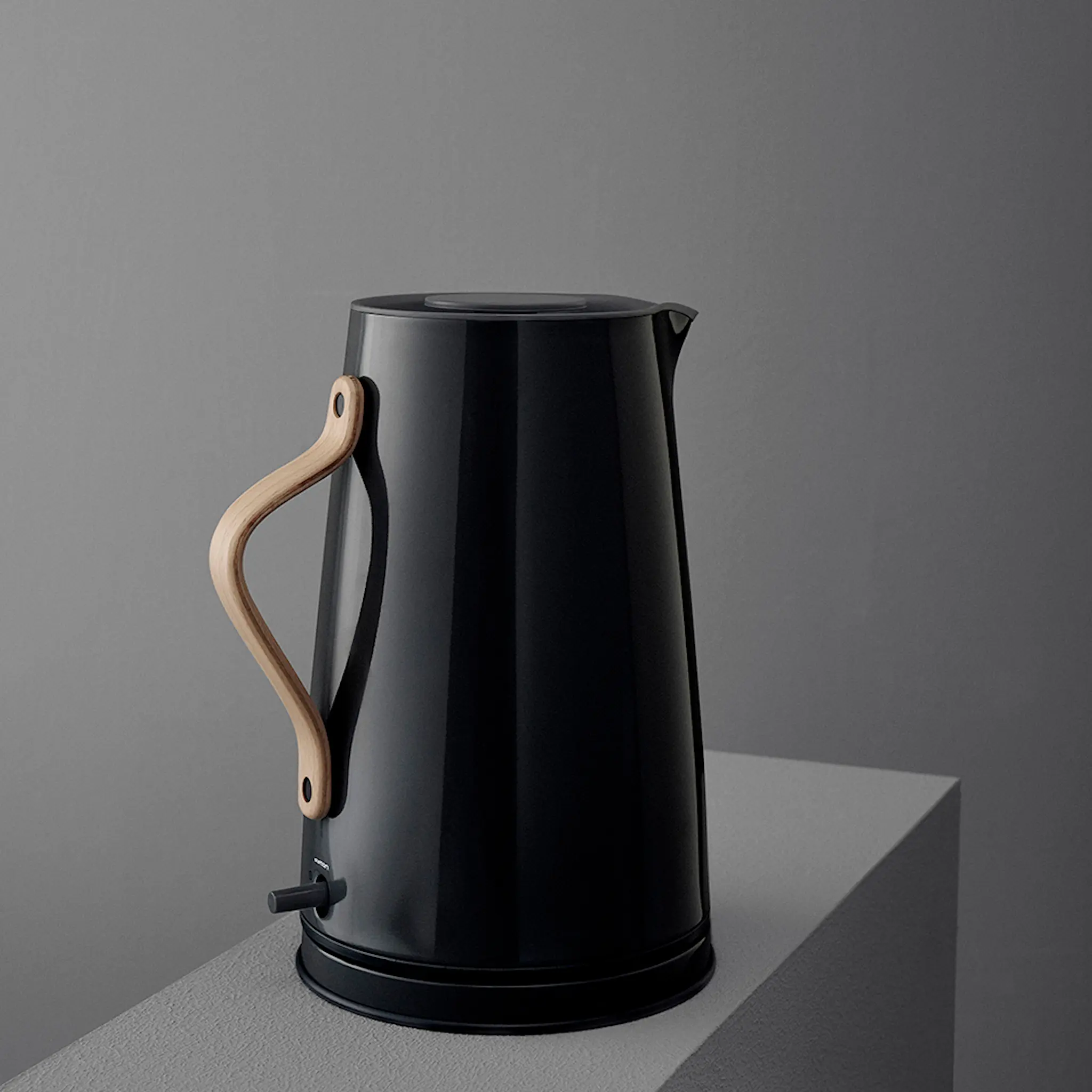 Stelton Danish Modern Emma Vattenkokare 1,2 L Svart blank