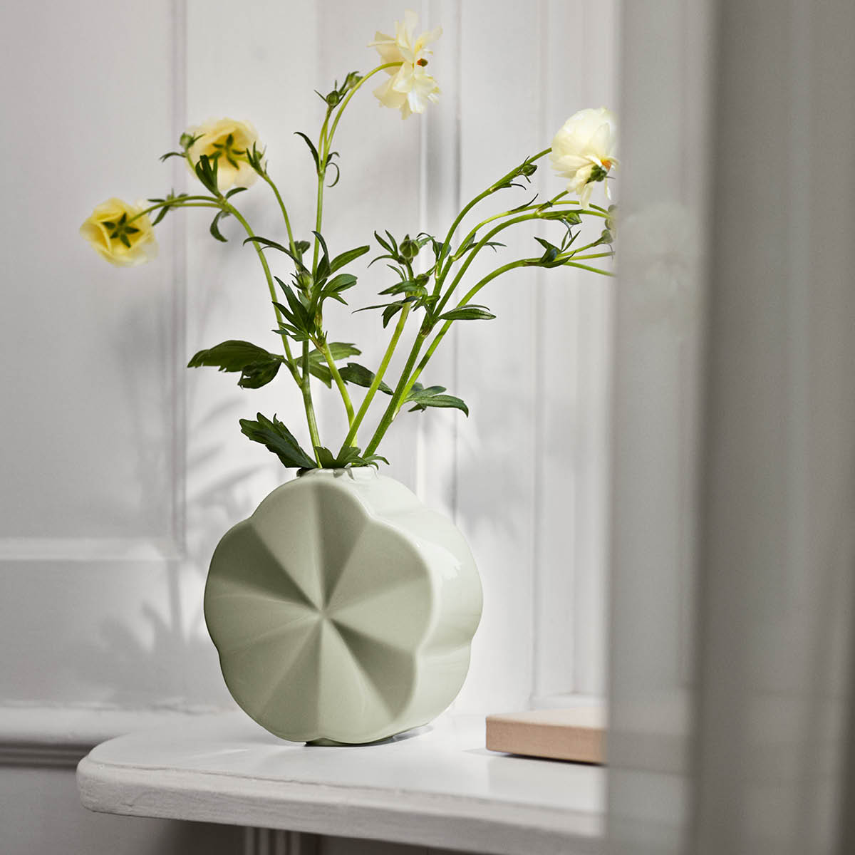 Lyngby Porcelæn Flower vas åkervinda 14 cm grön