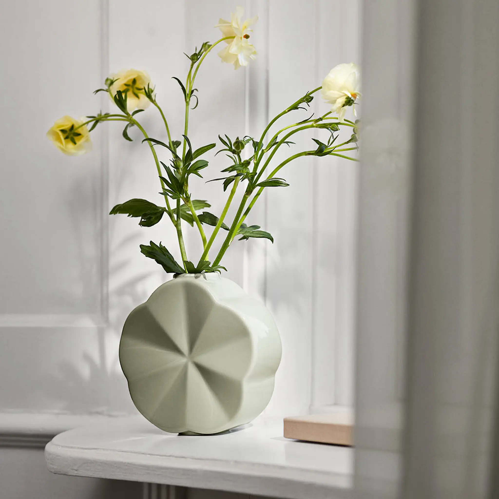 Lyngby Porcelæn Flower vas åkervinda 14 cm grön