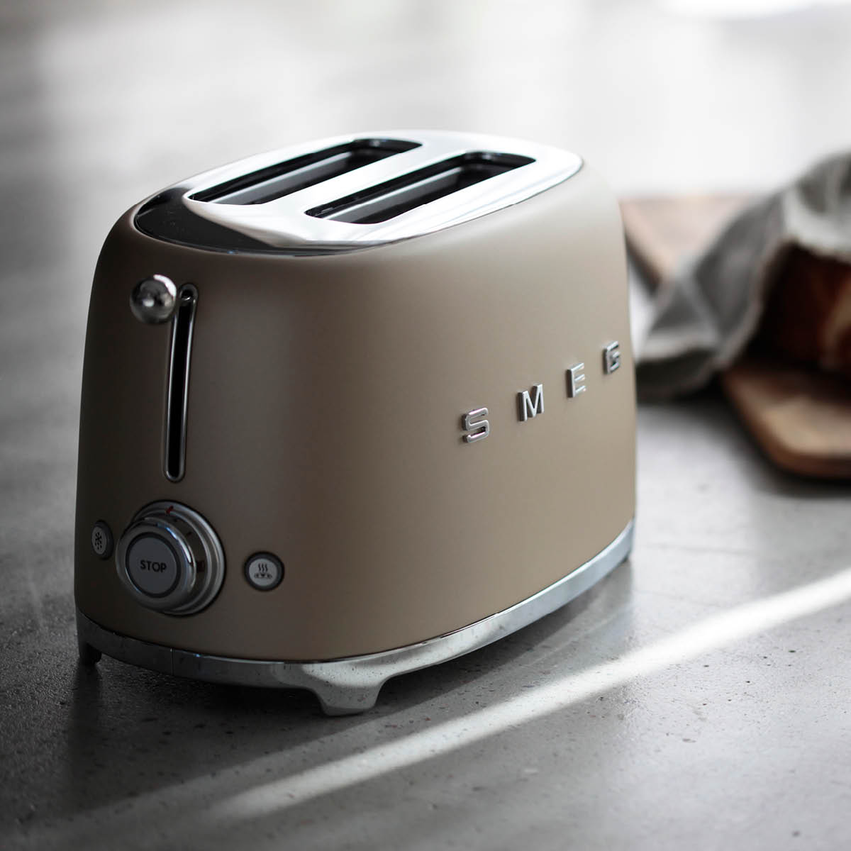 Smeg Smeg Leivänpaahdin 2 viipaletta TSF01 Samppanja