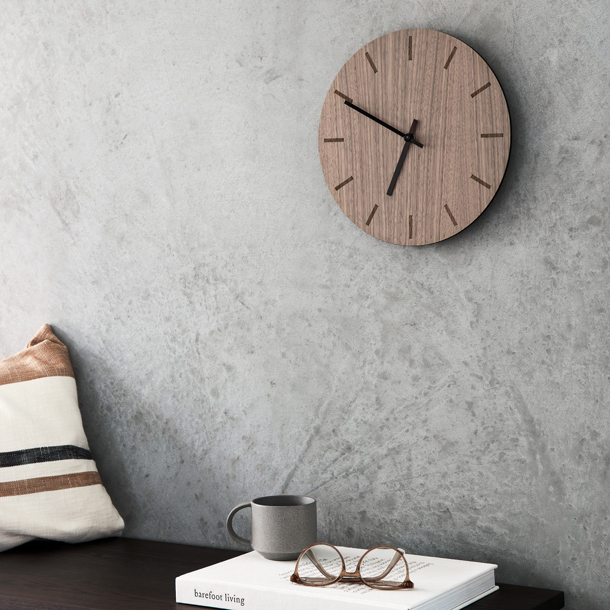 Hemverk Walnut Seinäkello 28 cm Pähkinäpuu/Musta