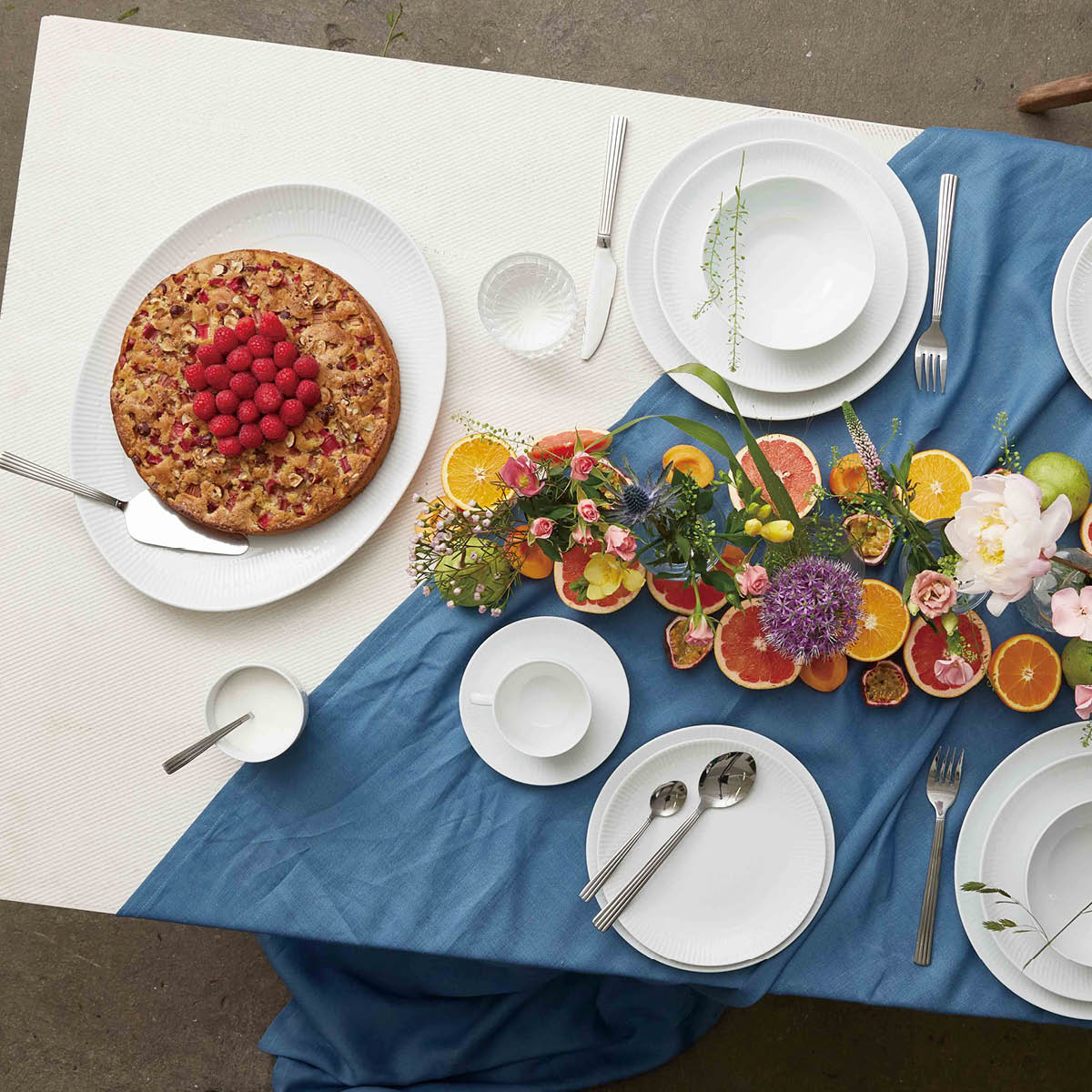 Aida Relief Uppläggningsfat ovalt 40x31 cm Vit