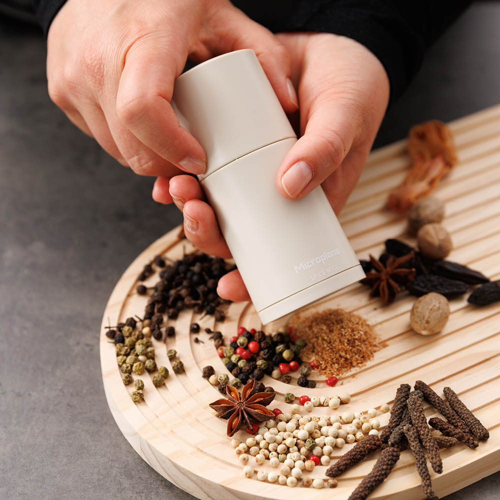 Microplane Spice Mill kryddkvarn 12 cm cashmere beige