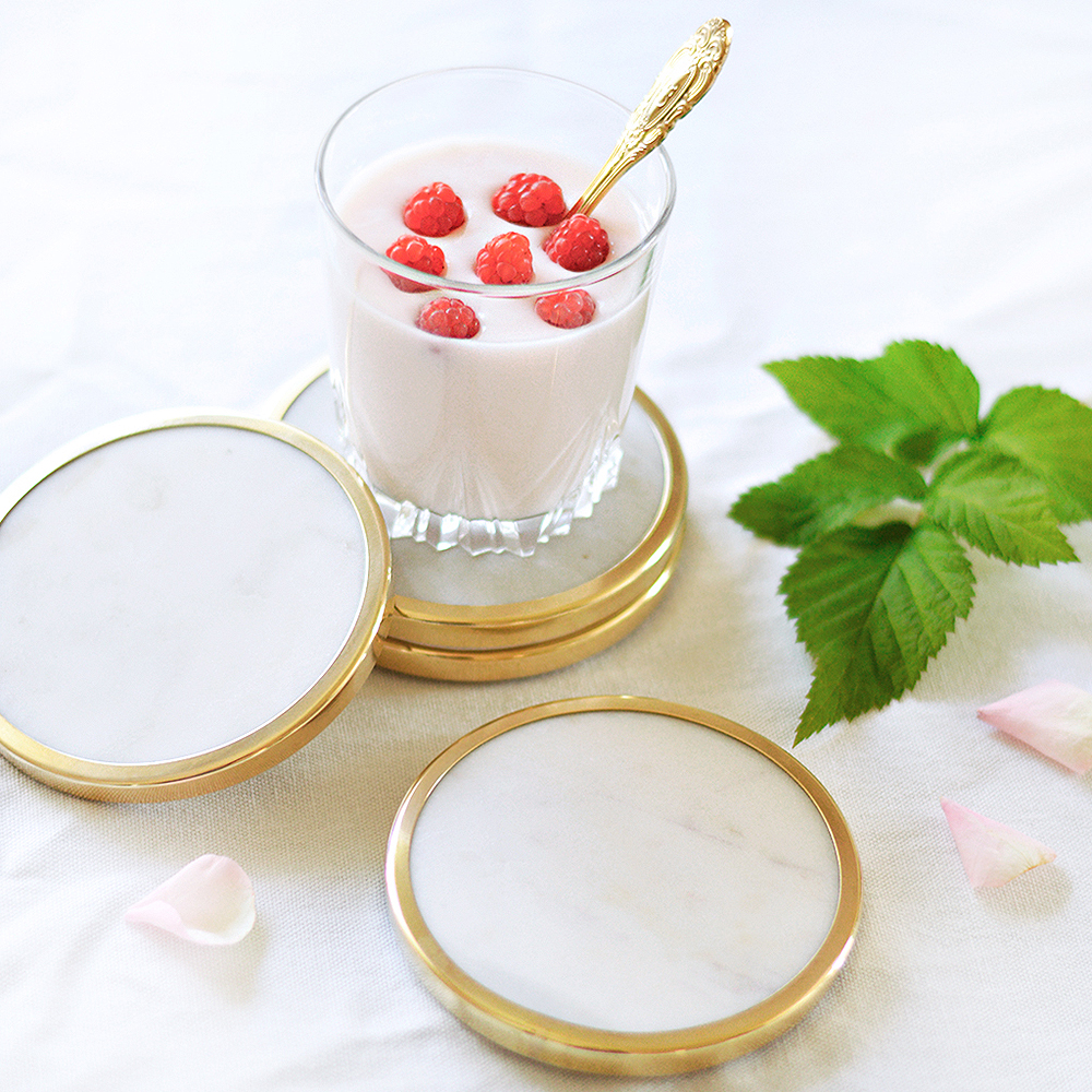 Hilke Glassunderlag marmor 4 stk hvit/messing