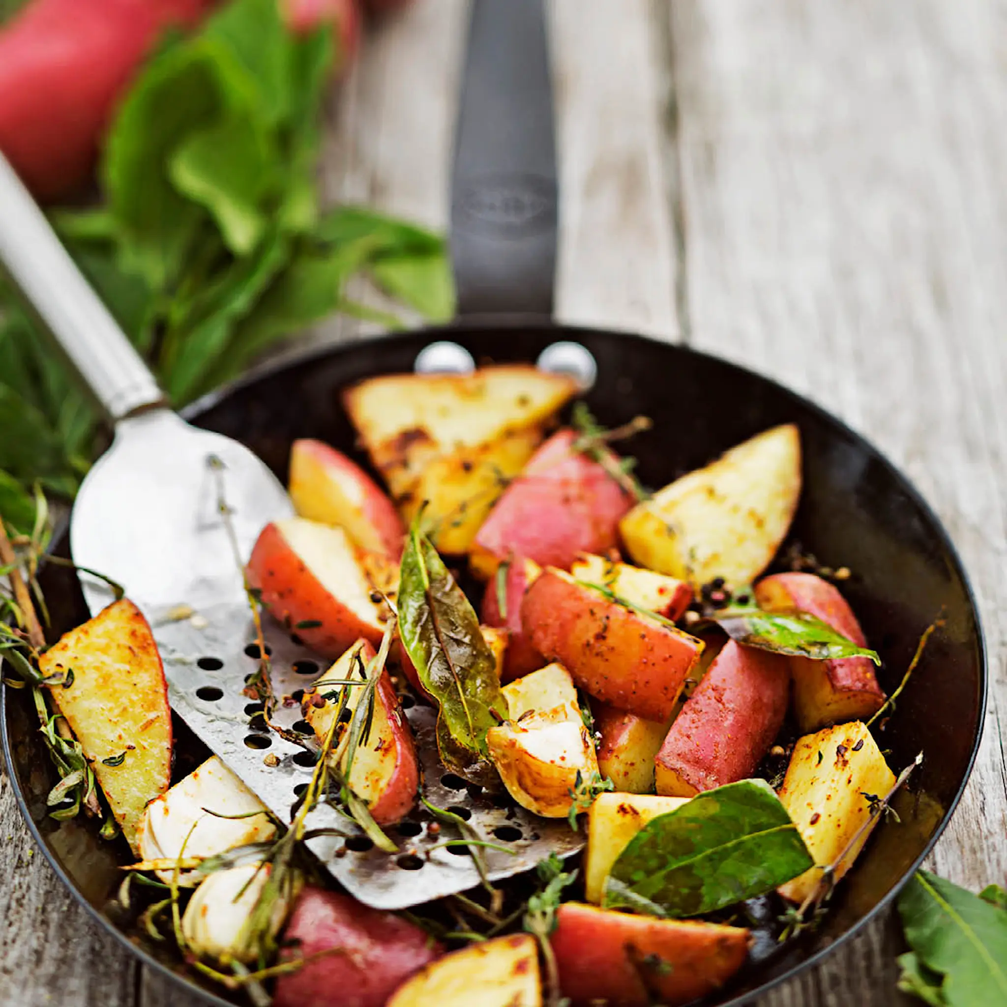 Rösle Palett med hull vinklet stål 32x17,5x6,5 cm