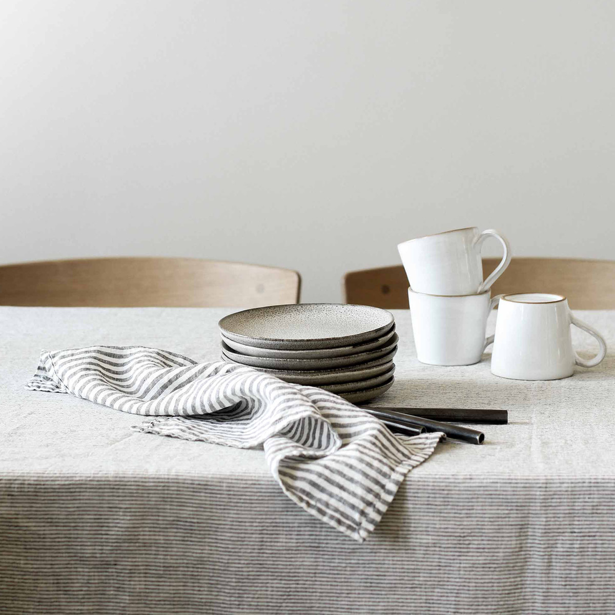 Tell Me More Pöytäliina 175x175 cm Pinstripe