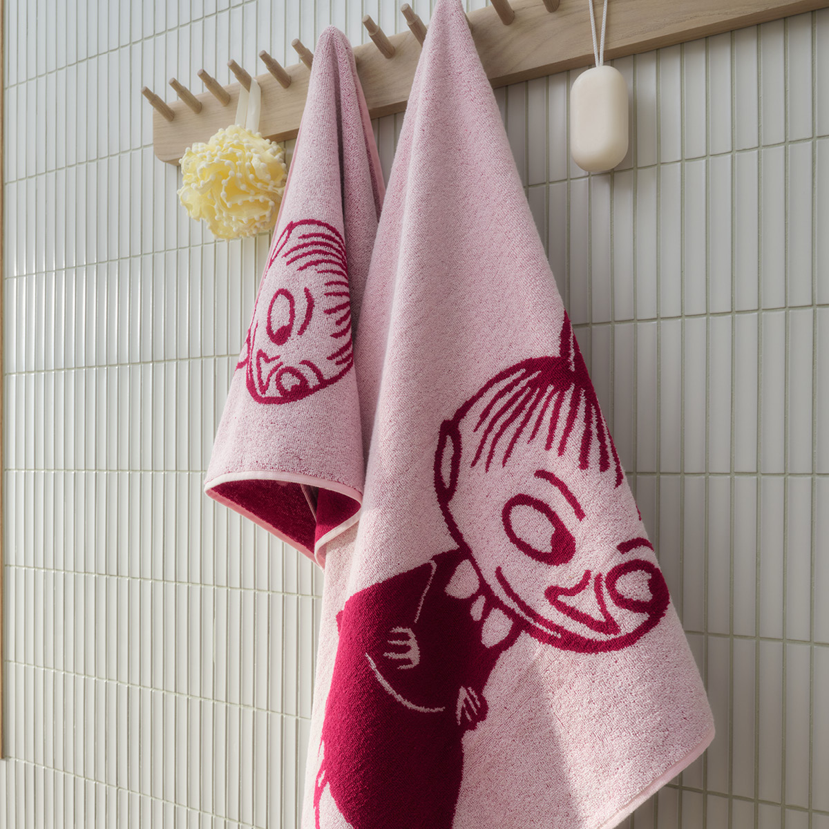 Moomin Arabia Mumin badhandduk 70x140 cm lilla my rosa