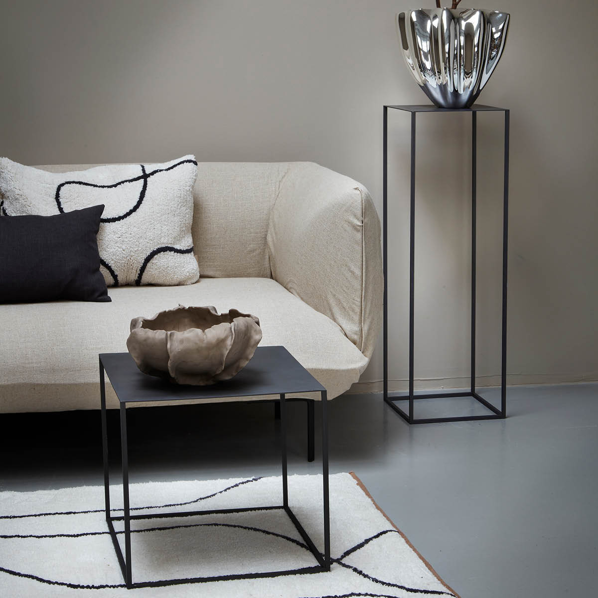 Mette Ditmer Cubic pelare 90 cm järnsvart