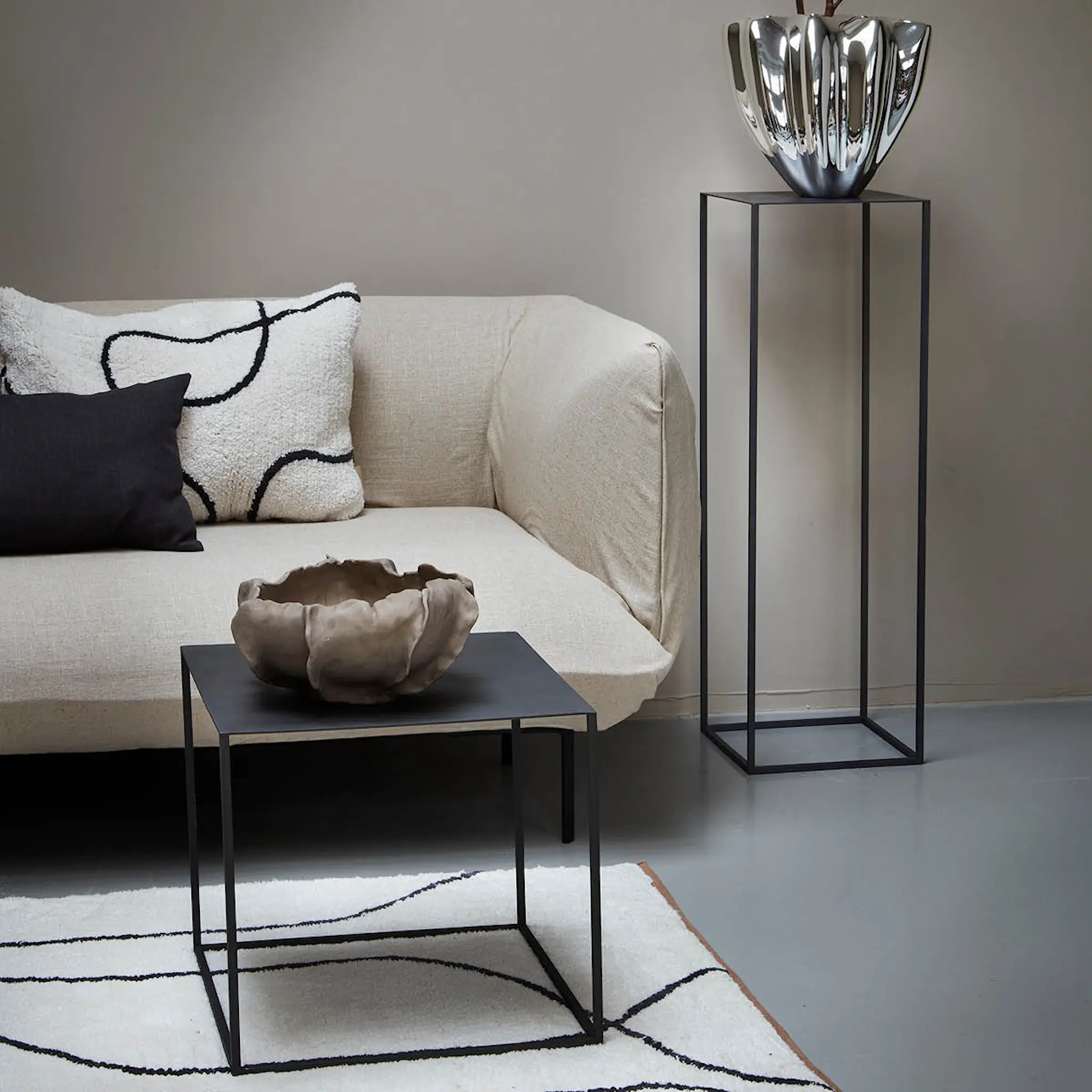 Mette Ditmer Cubic pelare 90 cm järnsvart