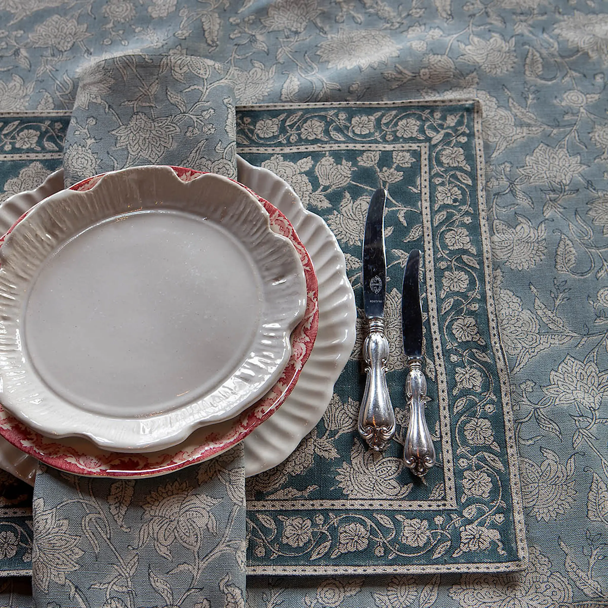 Chamois Indian Rose rund linneduk 220 cm dusty blue