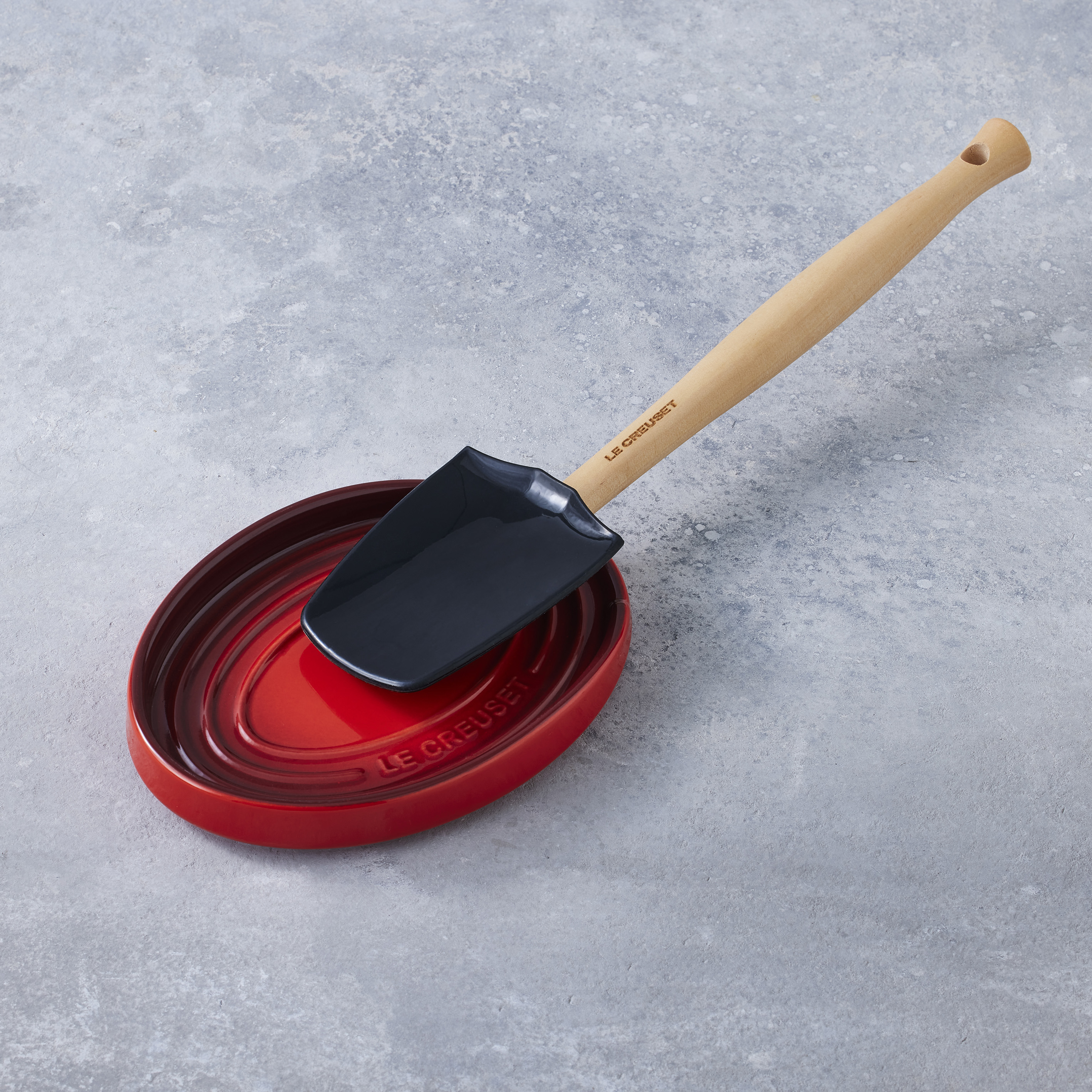 Le Creuset Oval gryteskjeholder cerise