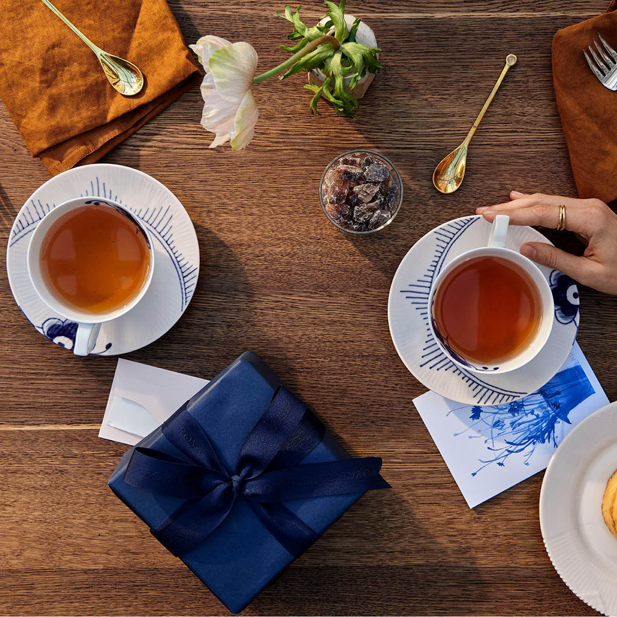 Royal Copenhagen Blue Fluted Mega Tekopp med fat 28 cl