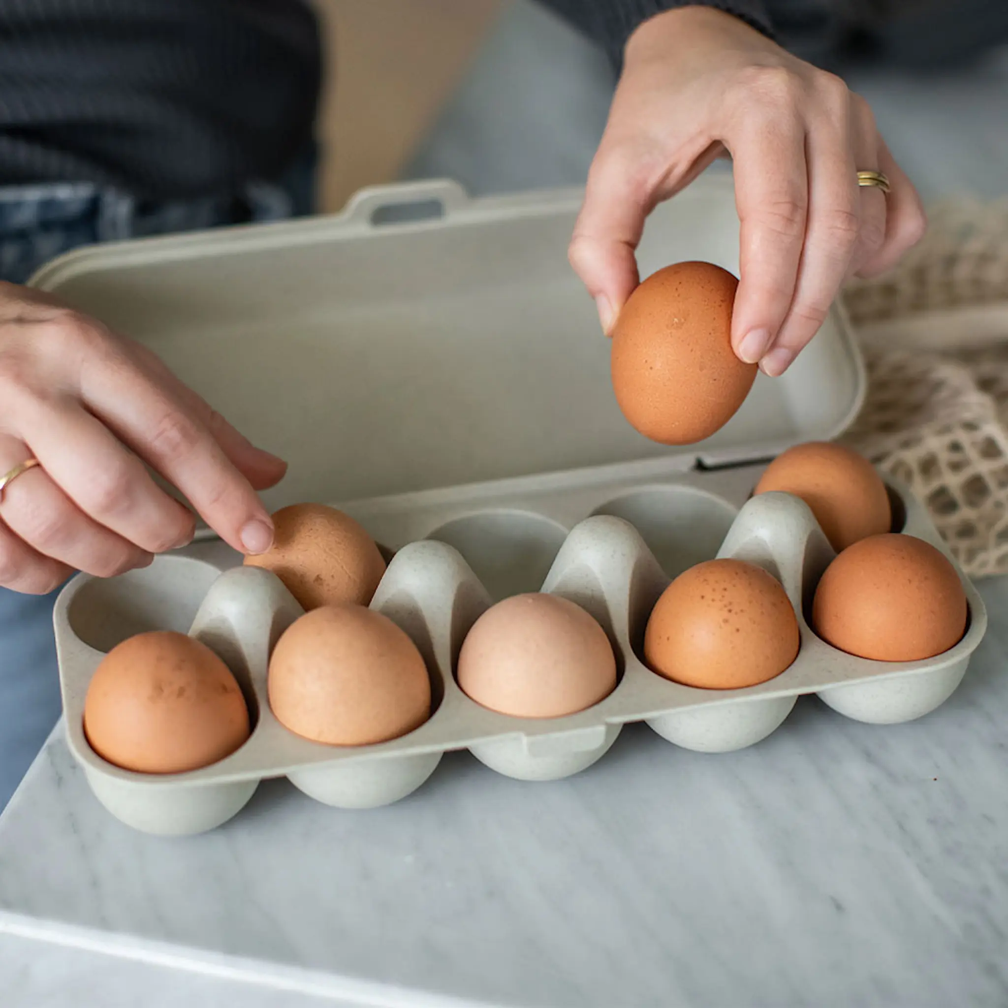 Koziol Eggs To Go eggboks 10 egg beige