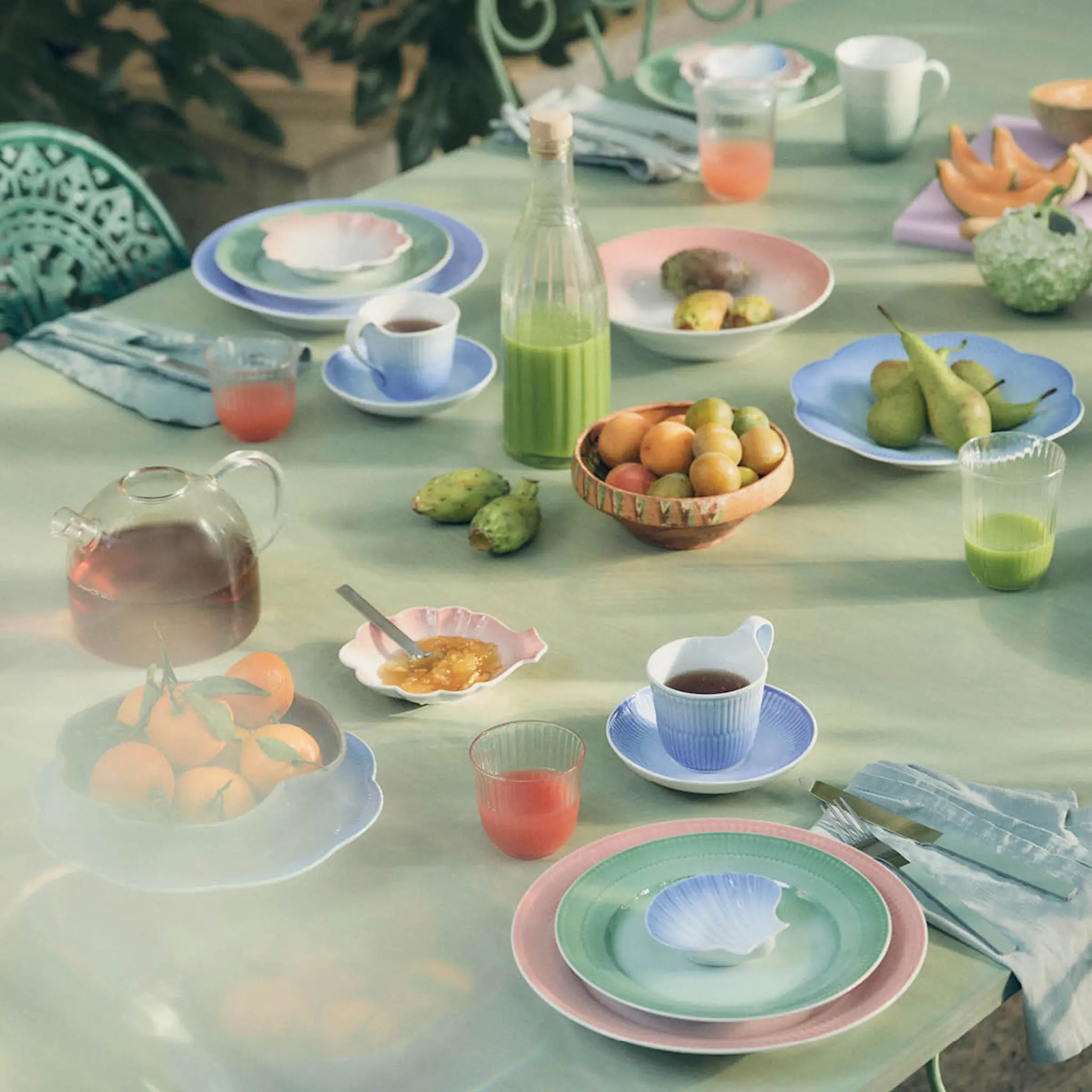 Royal Copenhagen Iris djup tallrik 24 cm Koralli