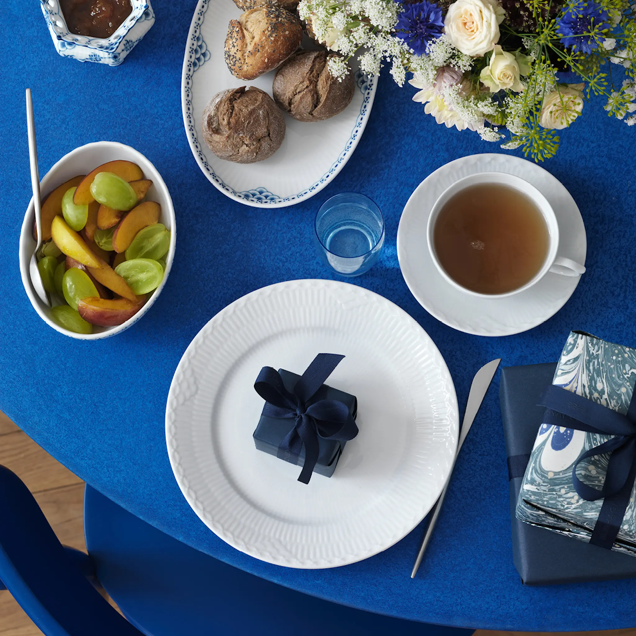 Royal Copenhagen White Fluted Half Lace Lautanen 25 cm