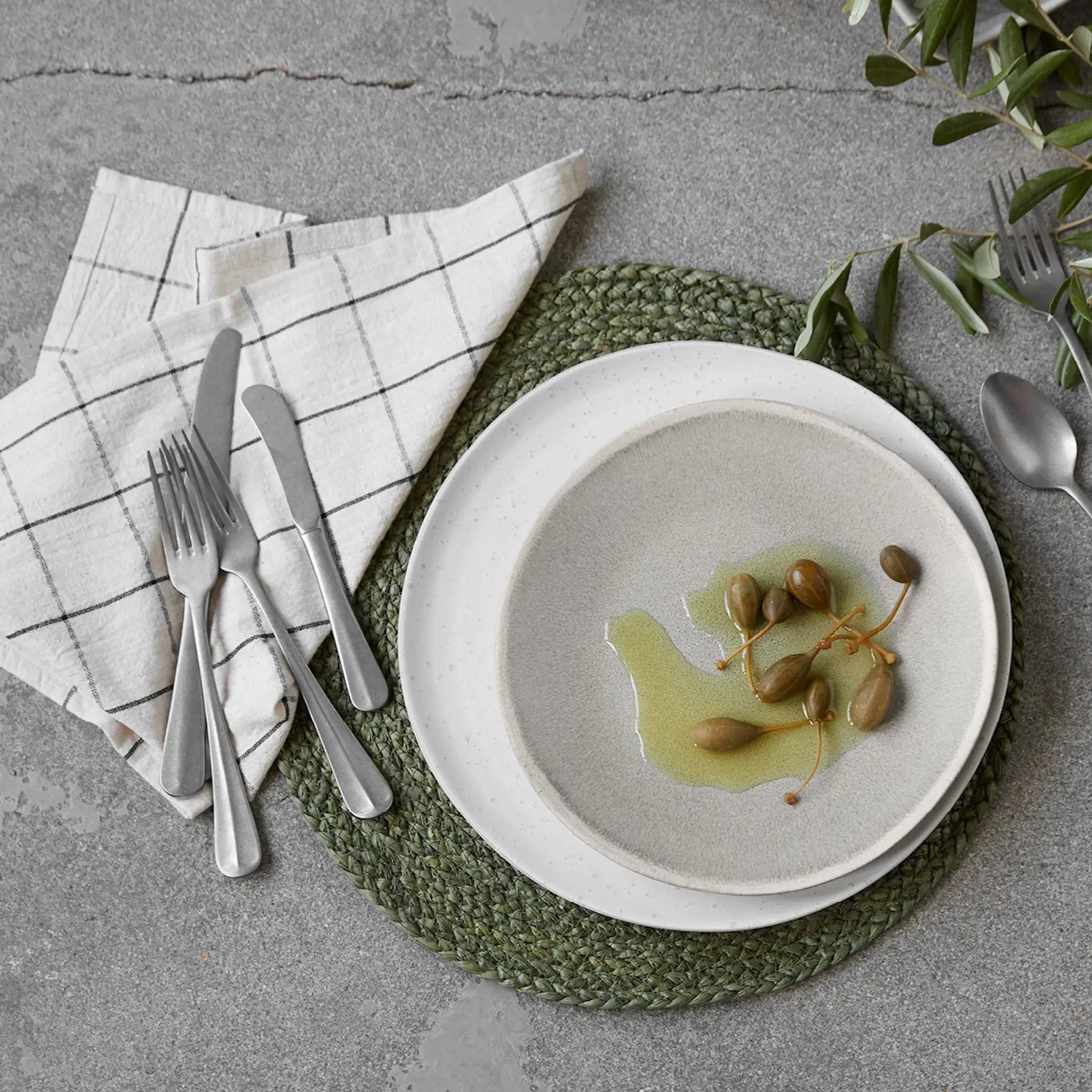 House Doctor More Lautanen 23 cm Harmaa