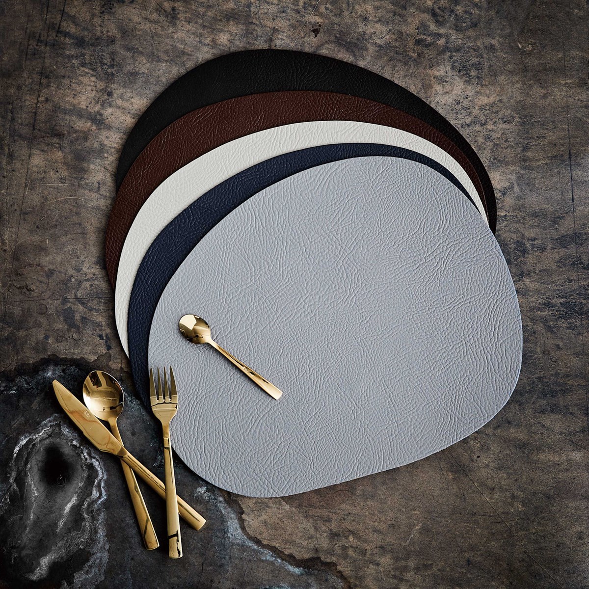 Aida Raw Buffalo Bordstablett 33,5x41 cm Brun