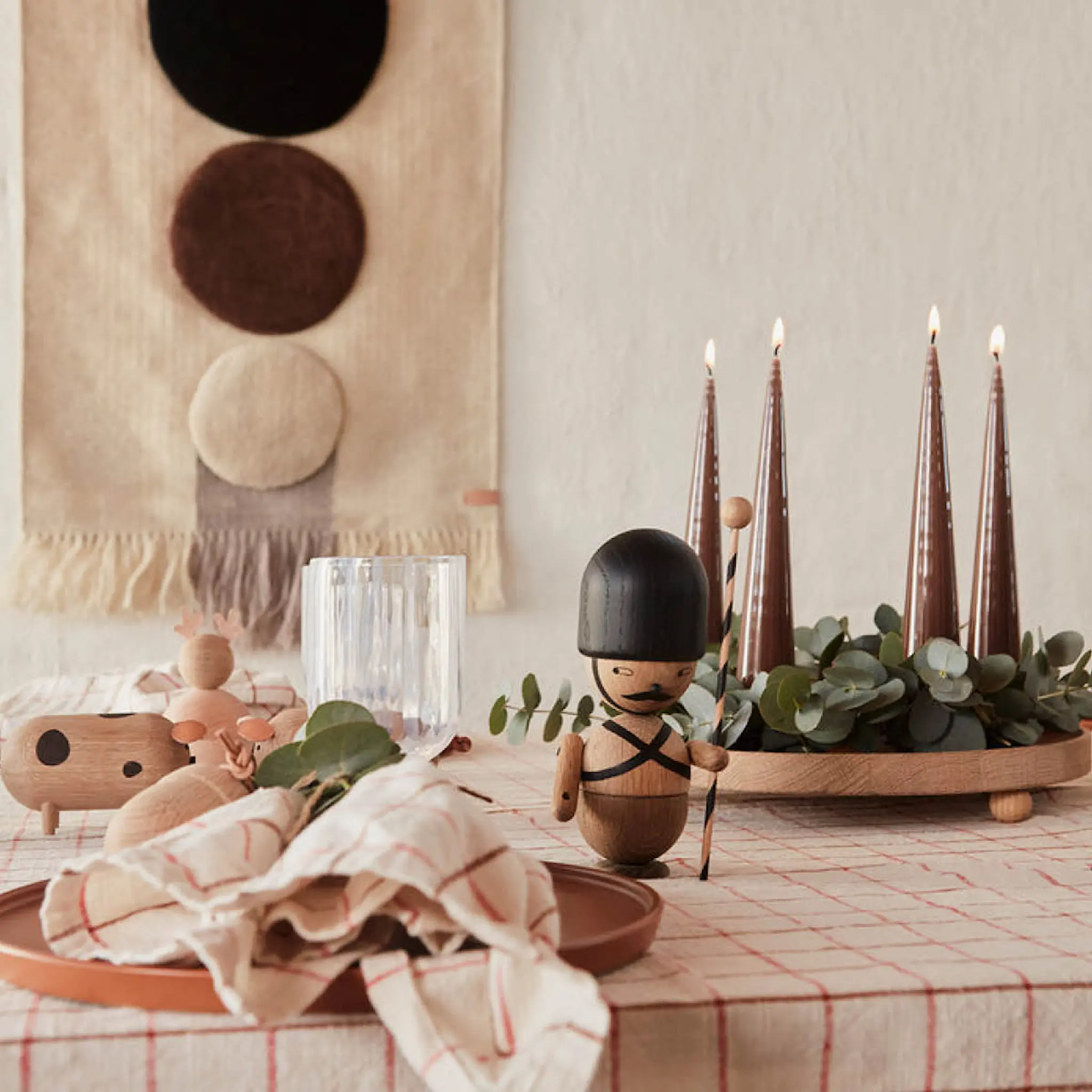 OYOY Inka rund träbricka 30 cm ek