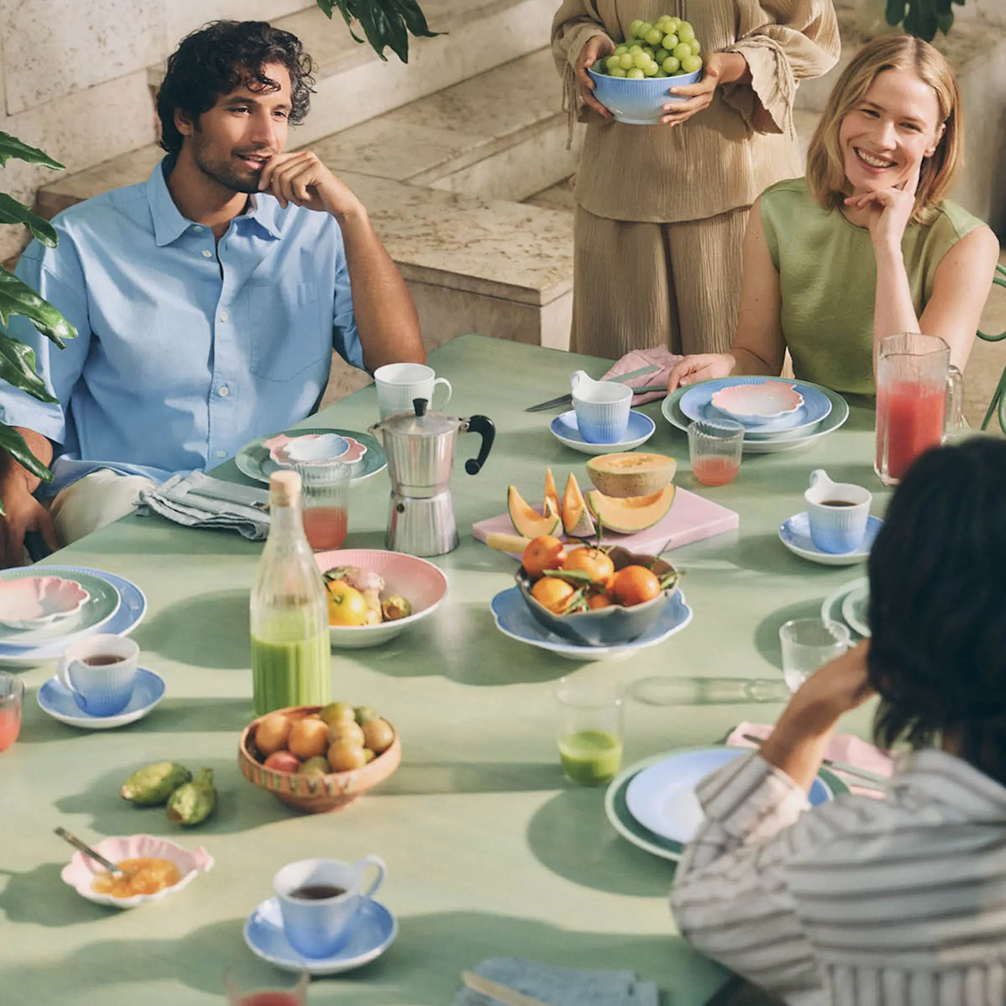 Royal Copenhagen Iris Syvä lautanen 24 cm Sininen