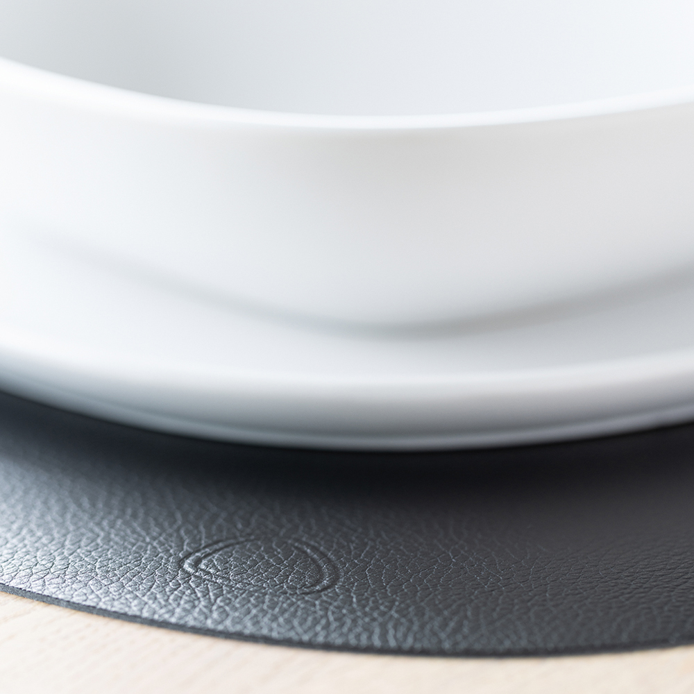 LIND DNA Leather Serene Curve bordbrikke L 37x44 cm black