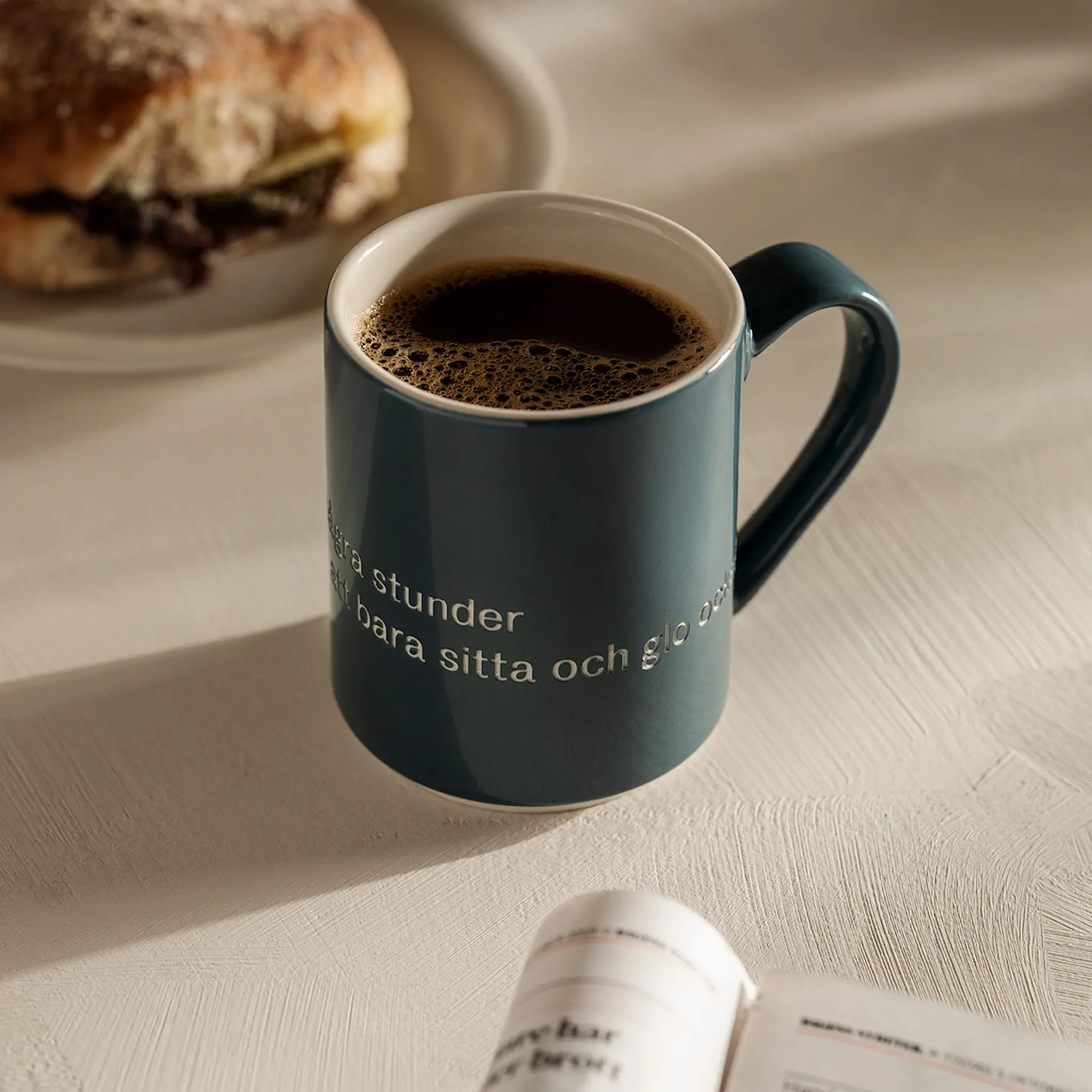Design House Stockholm Astrid Lindgren Mugg Blå Och så ska man ju ha några stunder