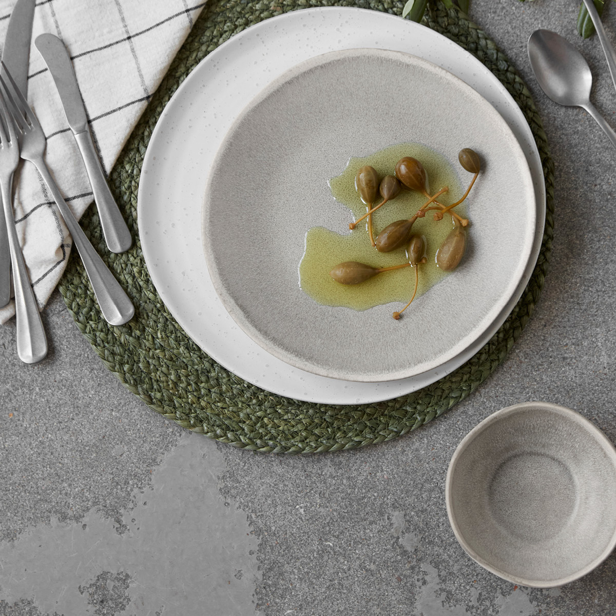 House Doctor More middagstallerken 27 cm grå