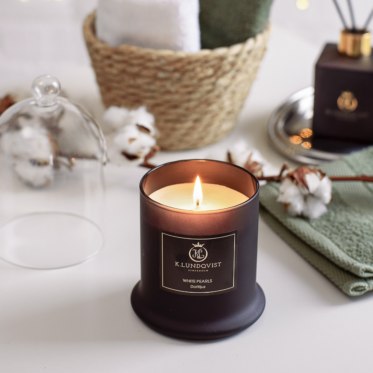 K. Lundqvist Stockholm Doftljus med glaskupa white pearls