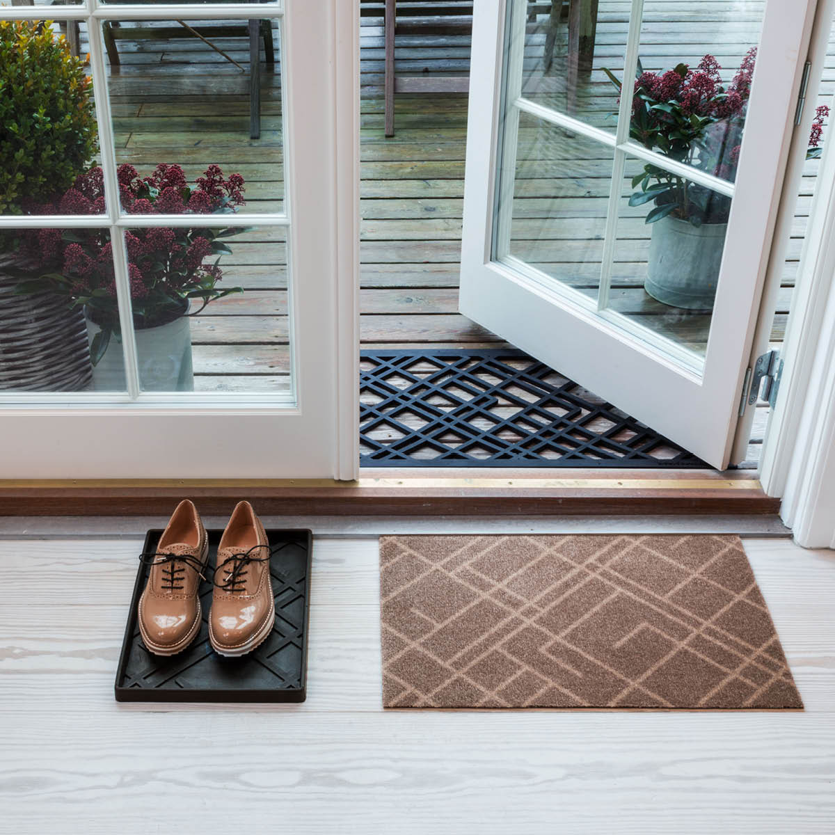 Tica Copenhagen Lines skobricka liten 28x38x3 cm svart