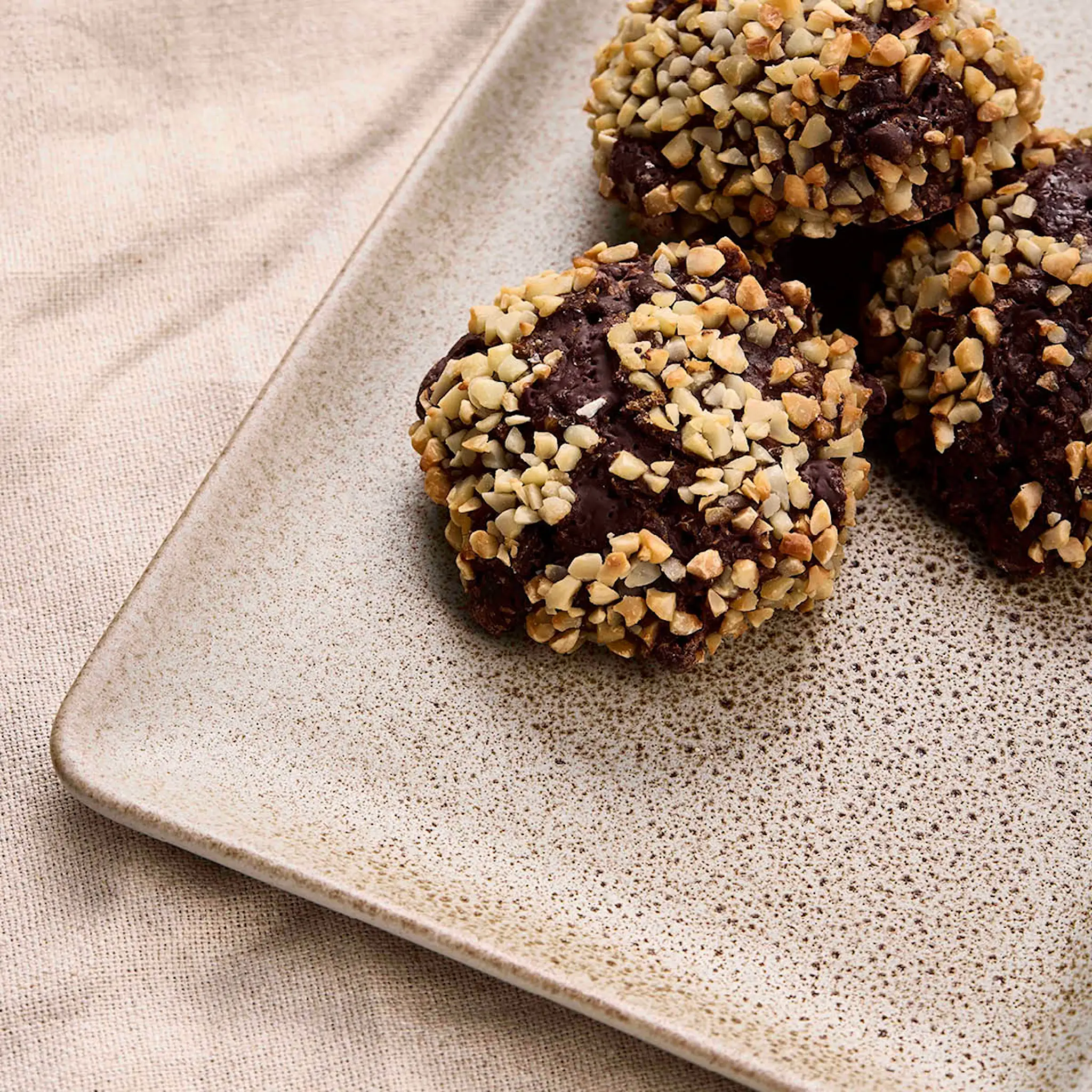 Aida RAW tallrik 23,5x15 cm sandy beige