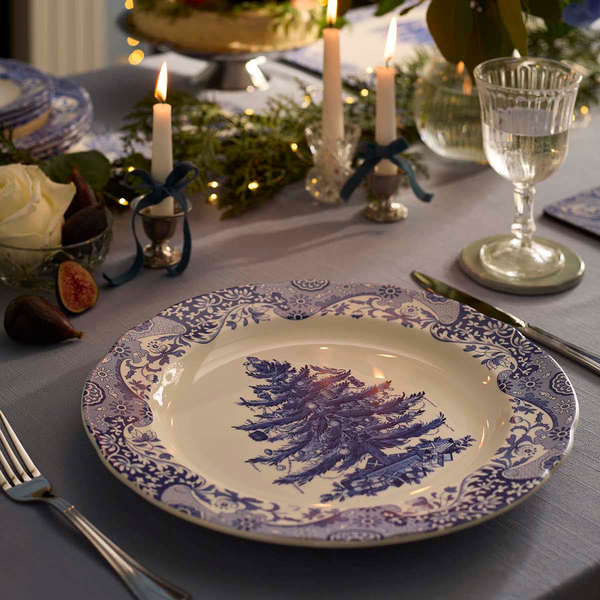 Spode Blue Italian Christmas Tree -alatelautanen 31 cm sininen/valkoinen