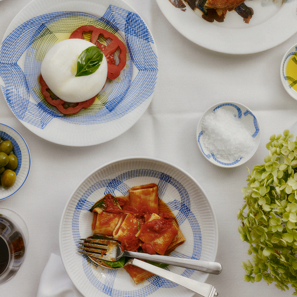 Royal Copenhagen Motif låg skål 21,5 cm blå/vit