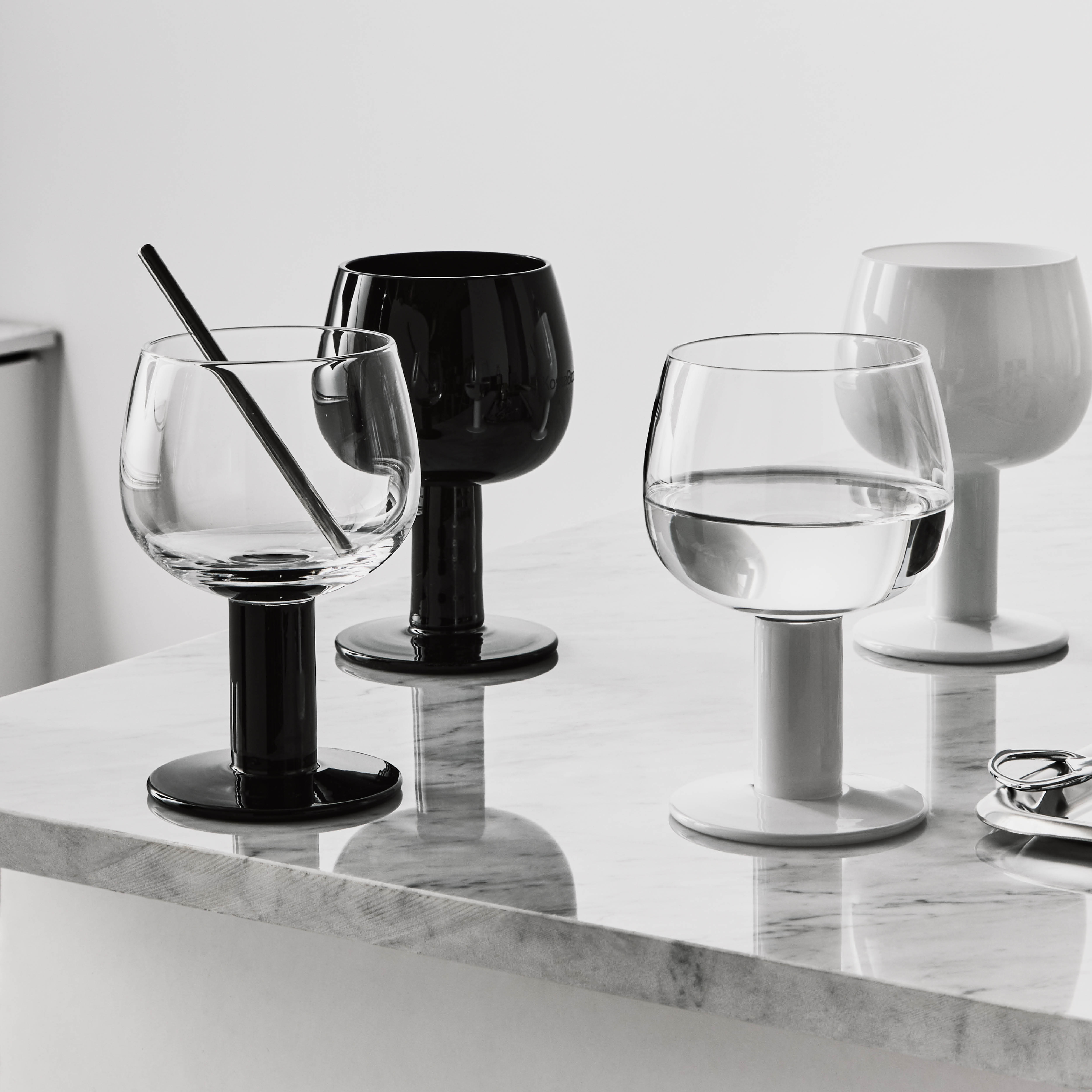 Kosta Boda Fars Glas vinglass 40 cl 4 stk hvit/svart