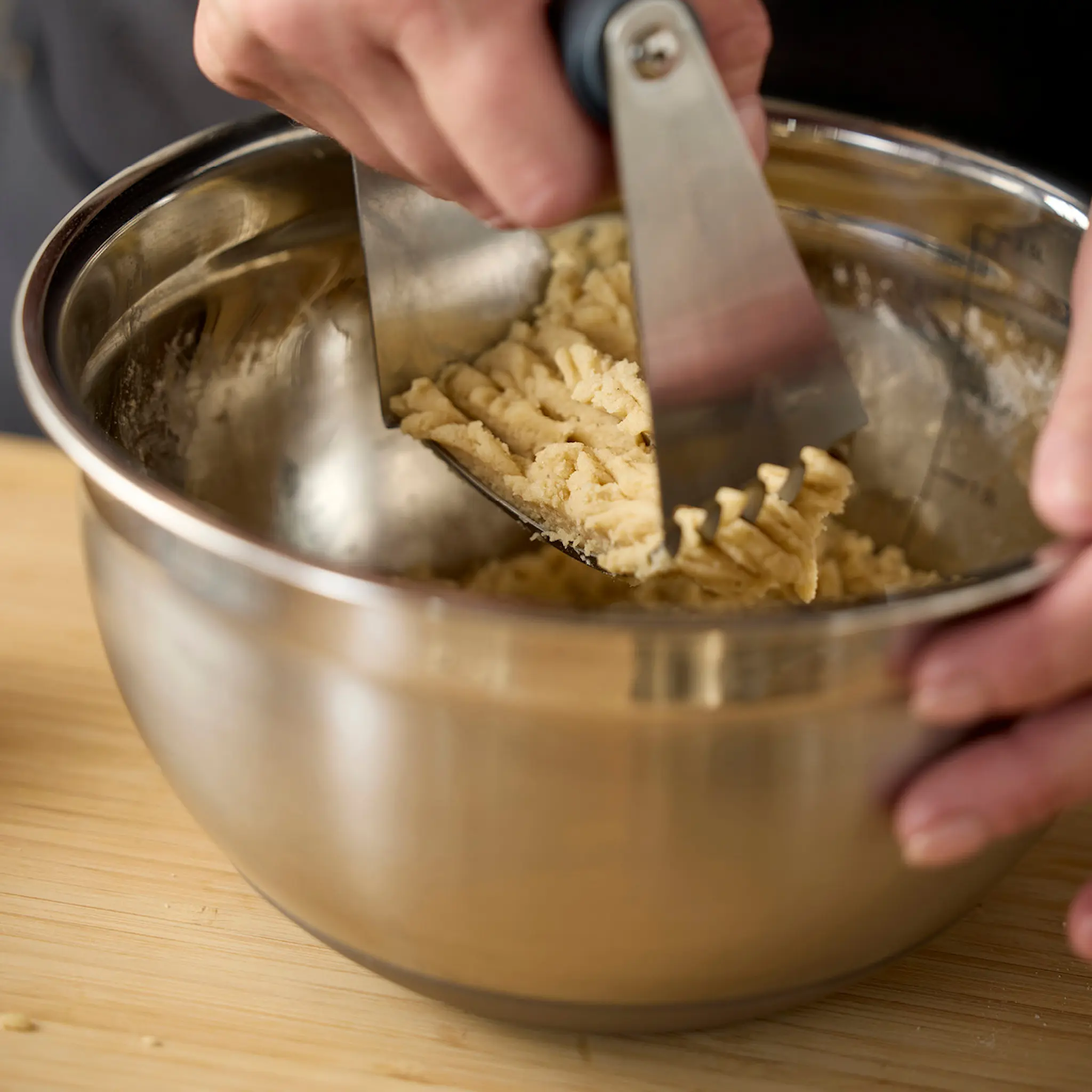 Blomsterberg Rostfri skål med silikonbotten 3 L latte