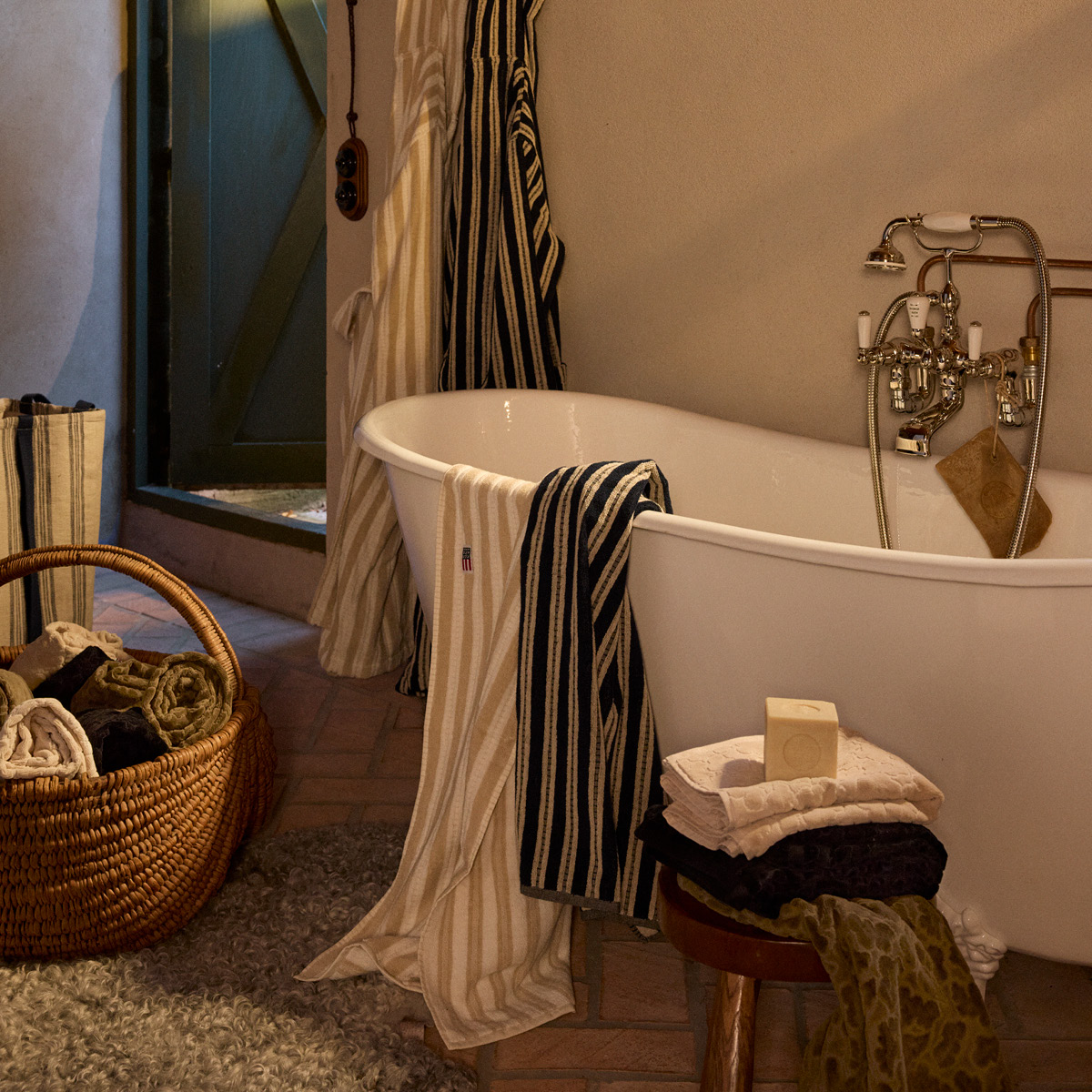 Lexington Velour Jacquard handduk med lövmönster 100x150 cm ljusbeige