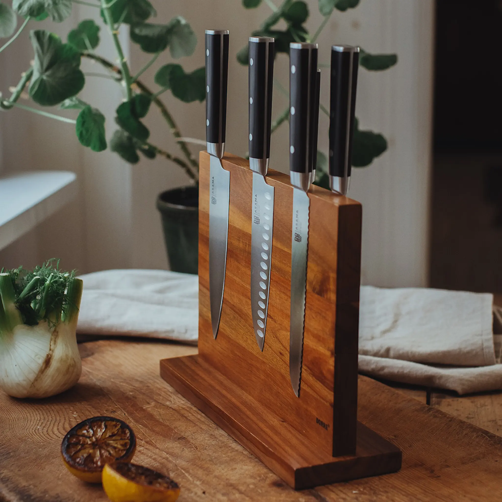 Dorre Kaya XL knivstativ magnet på 2 sider 34 cm akasie