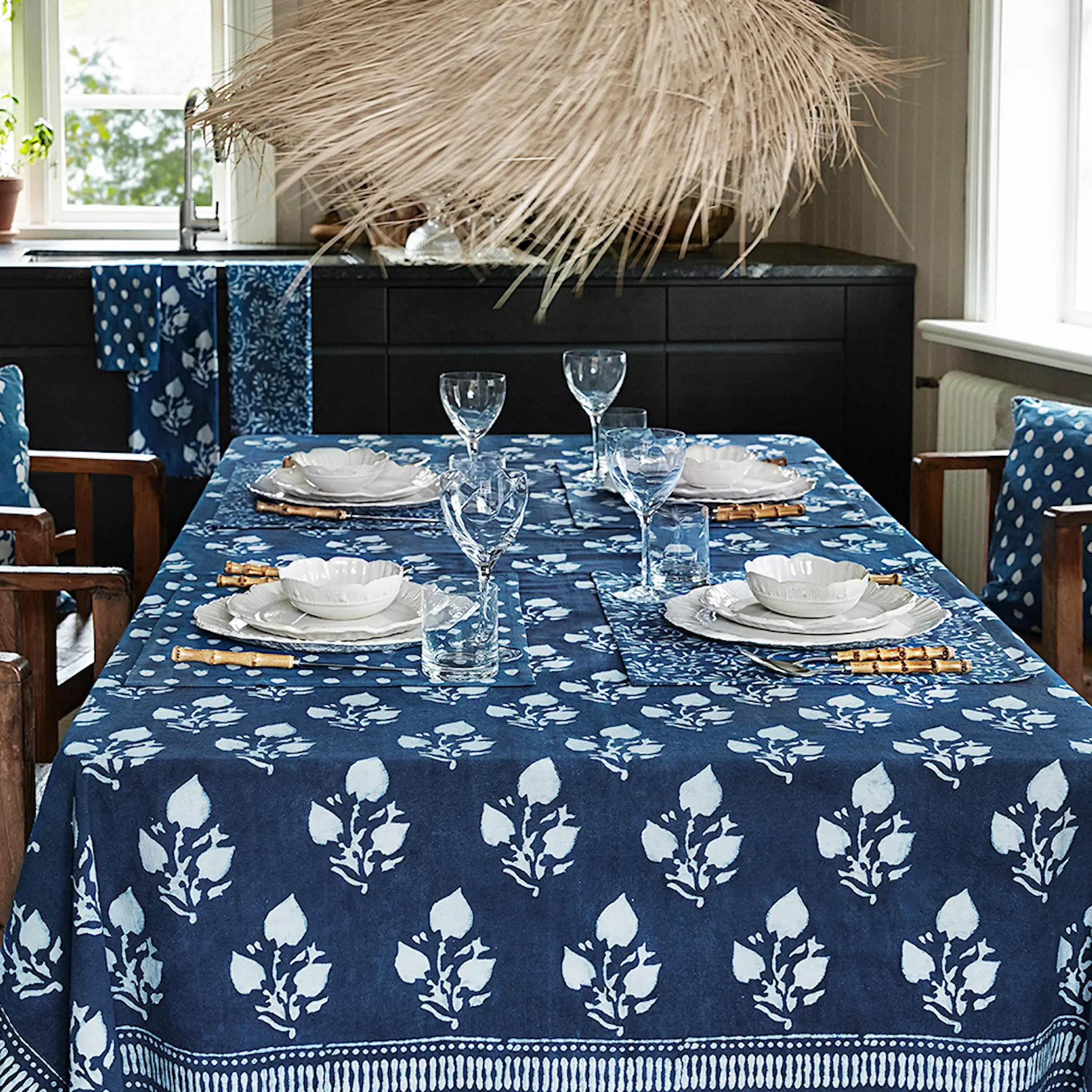 Chamois Indigo Bordsduk 150x230 cm Leaf