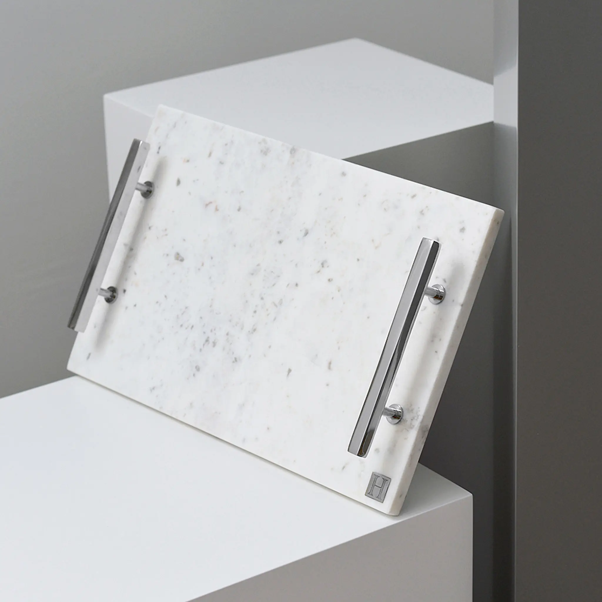 Hilke Marmoritarjotin kahvoilla Nikkelöity messinki