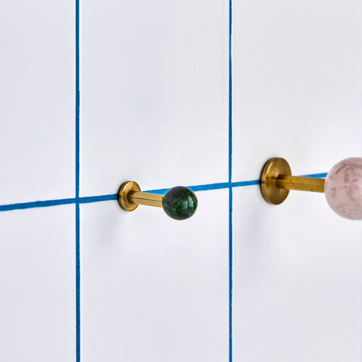 House Doctor Ball knagg 5x2 cm 2 stk messing/grønn