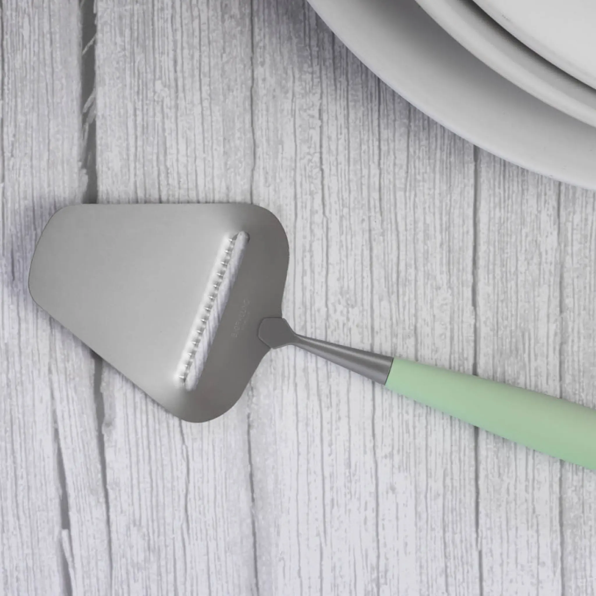 Bjørklund Osthyvel med räfflor 27,5 cm skumgrön