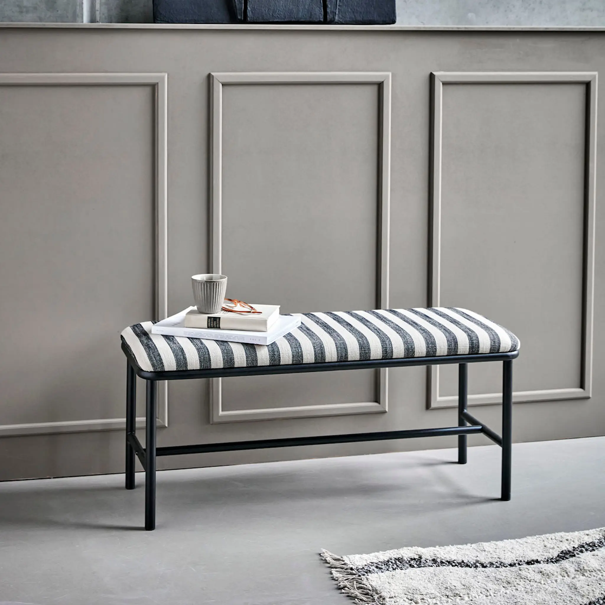 House Doctor Toda bänk 100x39x45 cm svart/off-white