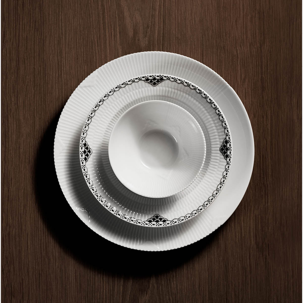 Royal Copenhagen Black Lace djup tallrik 21 cm vit/svart