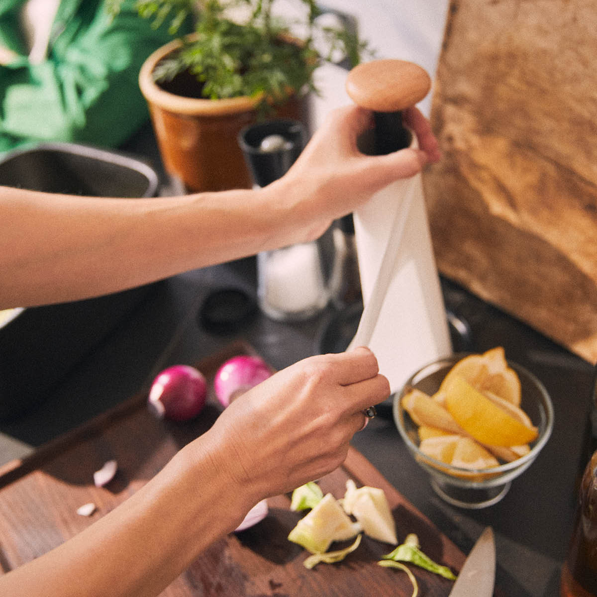 Rosendahl Paper Pal hushållspappershållare 30 cm svart