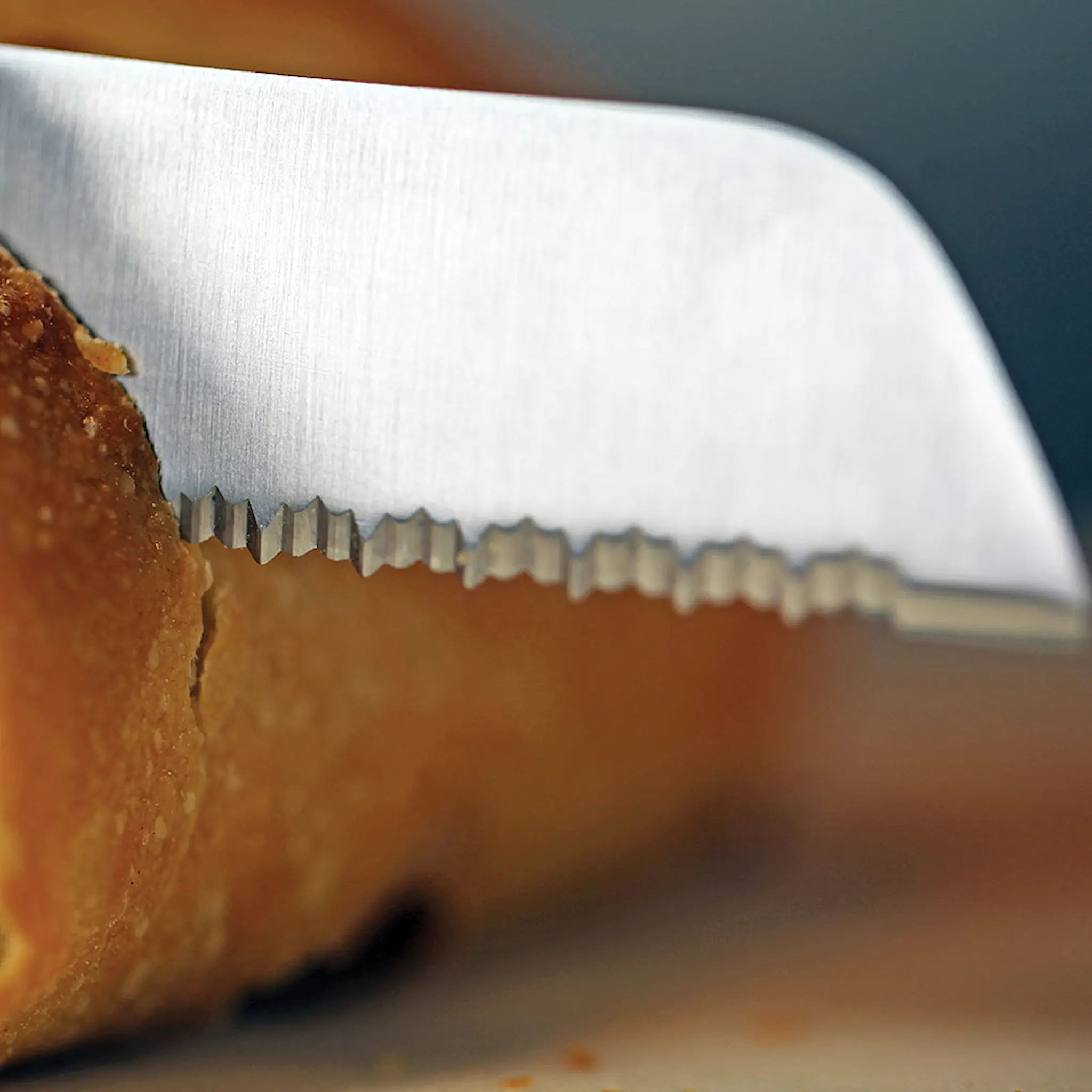 Wüsthof Classic Ikon brødkniv 23 cm dobbelttannet svart