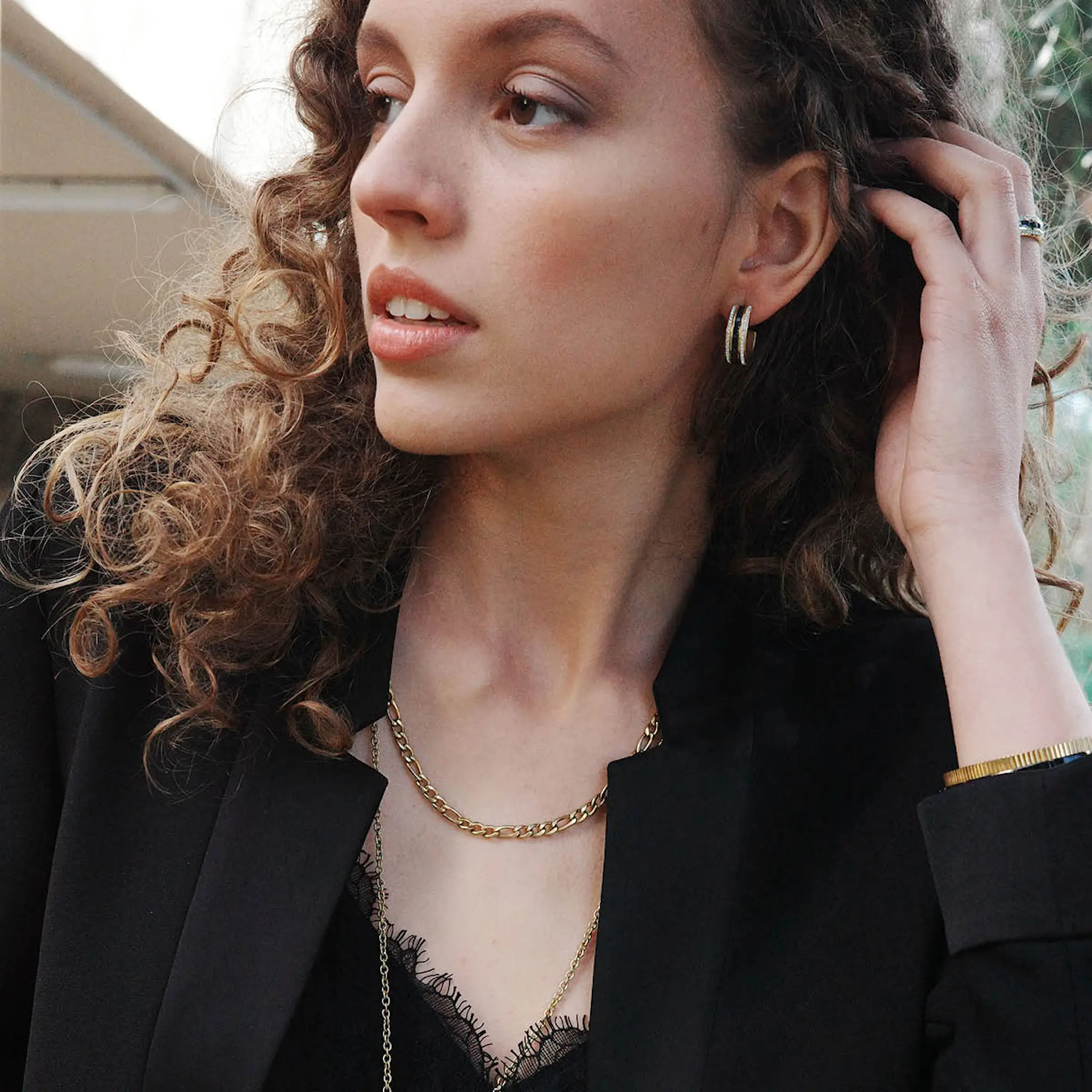 A&C Oslo AS Steel - Crystal Sparkle örhängen svarta kristallstenar guld